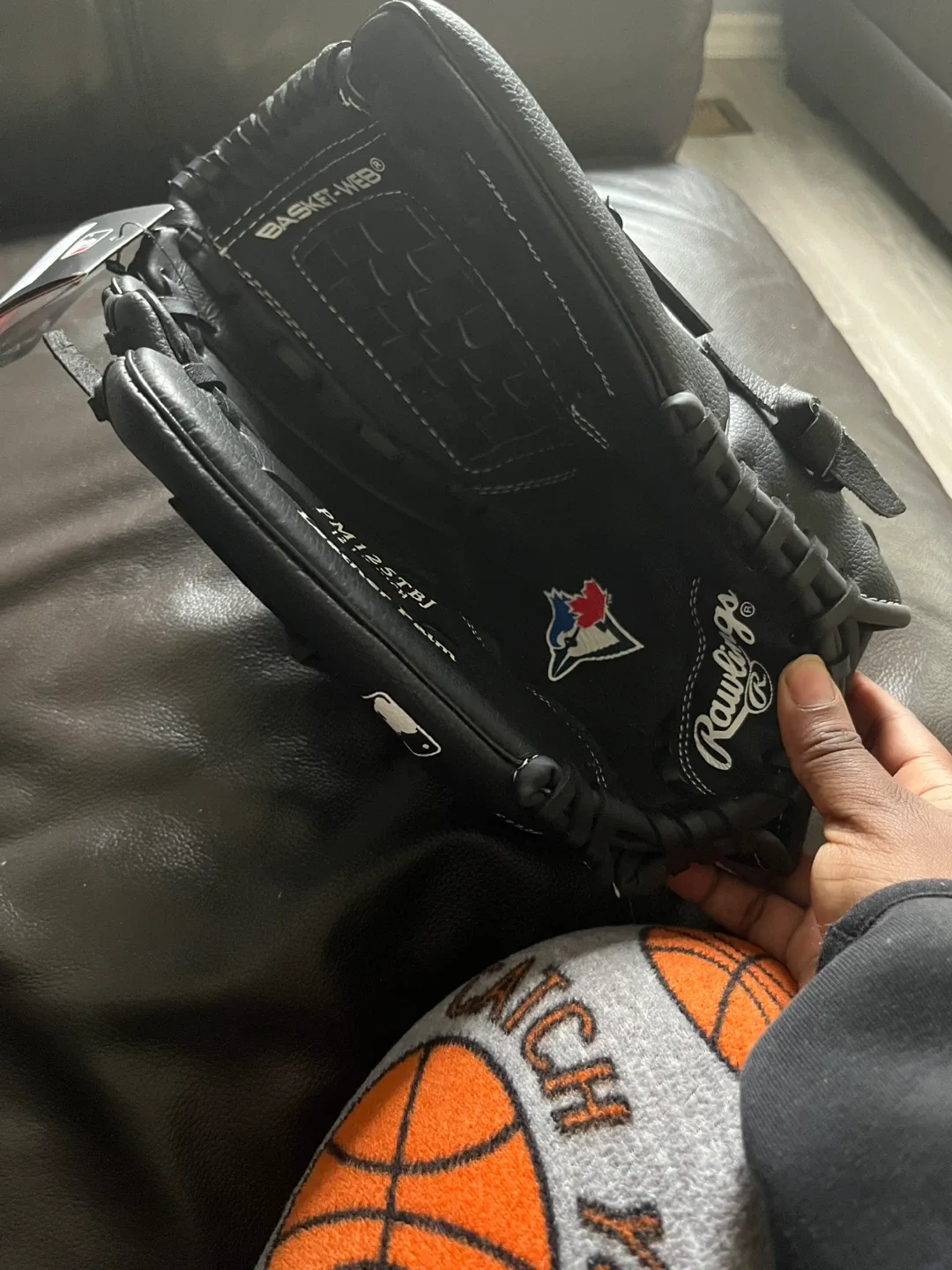 Rawlings Bell5 Toronto Blue Jays Baseball Glove image indicator(3)