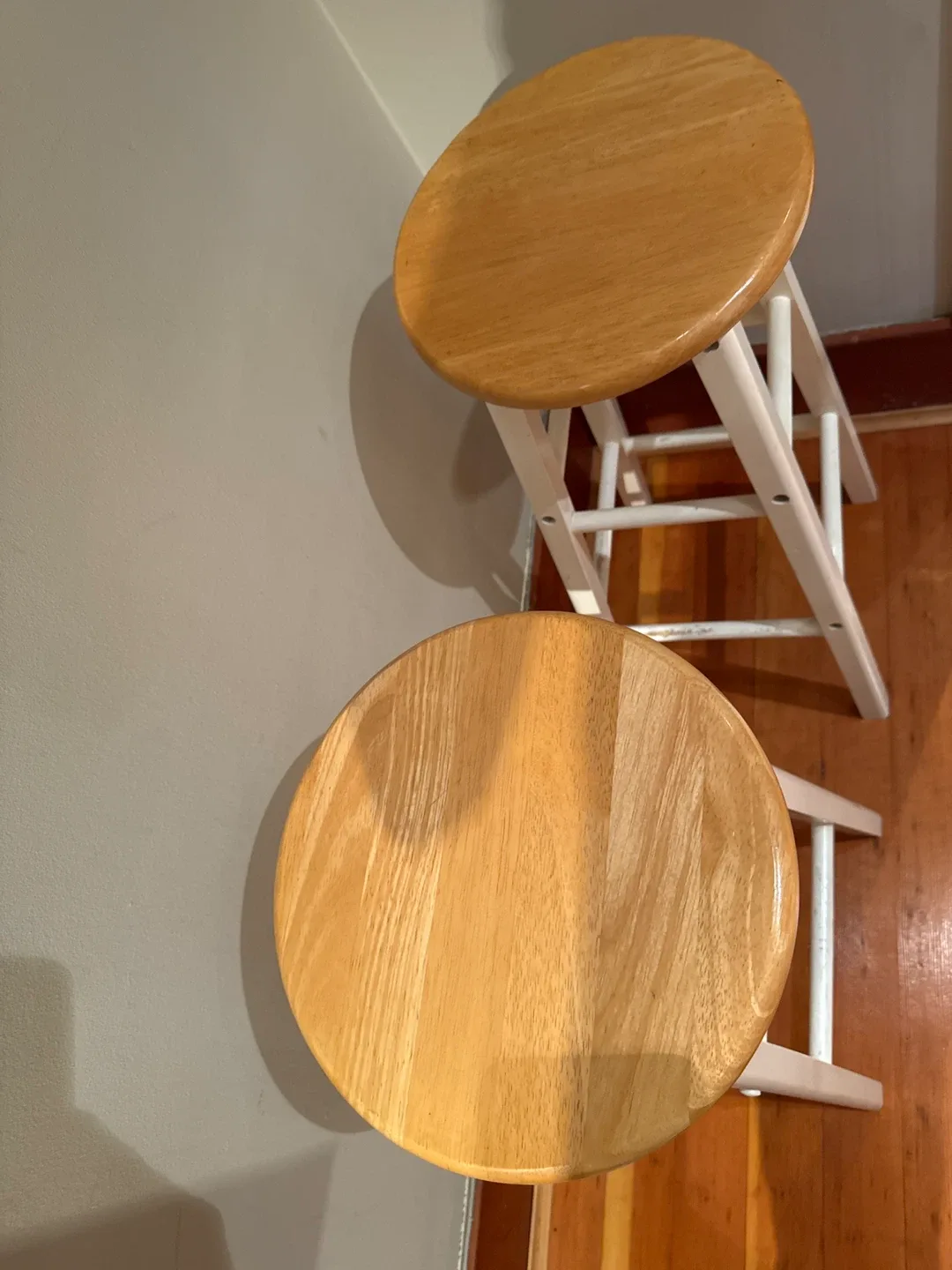 Set of 2 White Wooden Bar Stools image indicator(5)