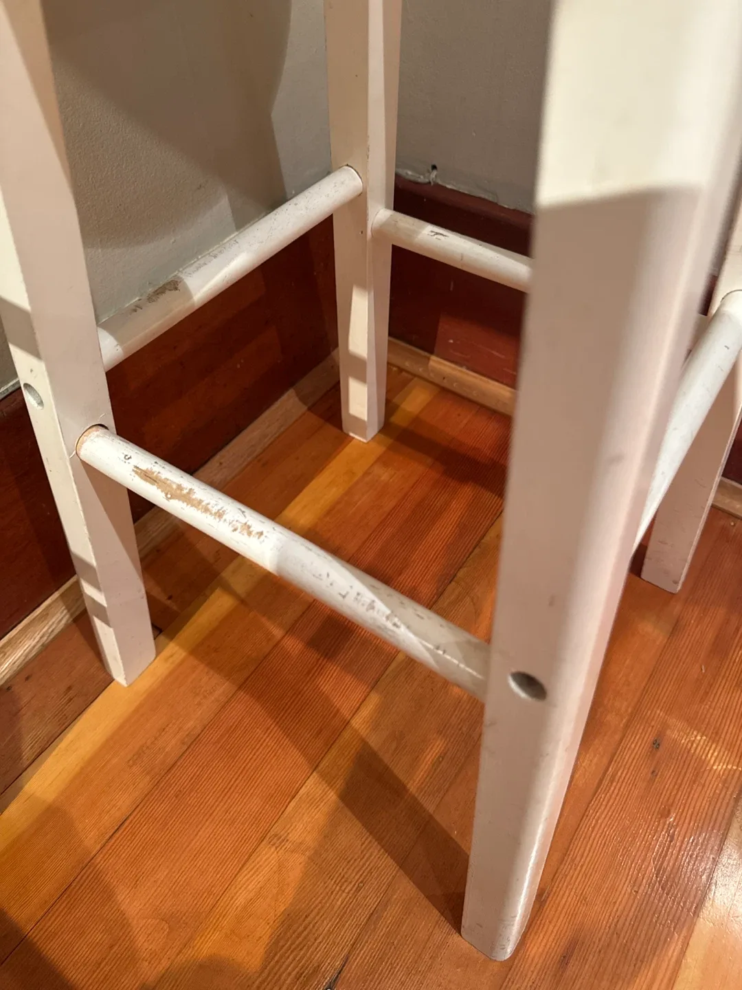 Set of 2 White Wooden Bar Stools image indicator(4)