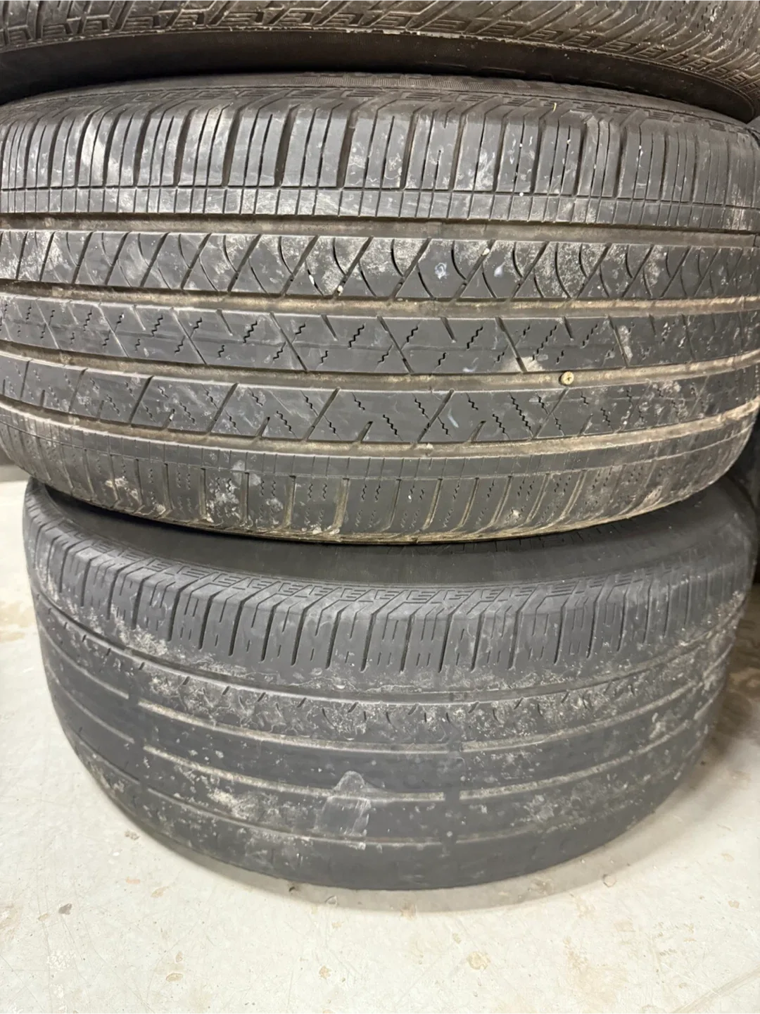 Tesla Wheel Rim with Tire image indicator(6)