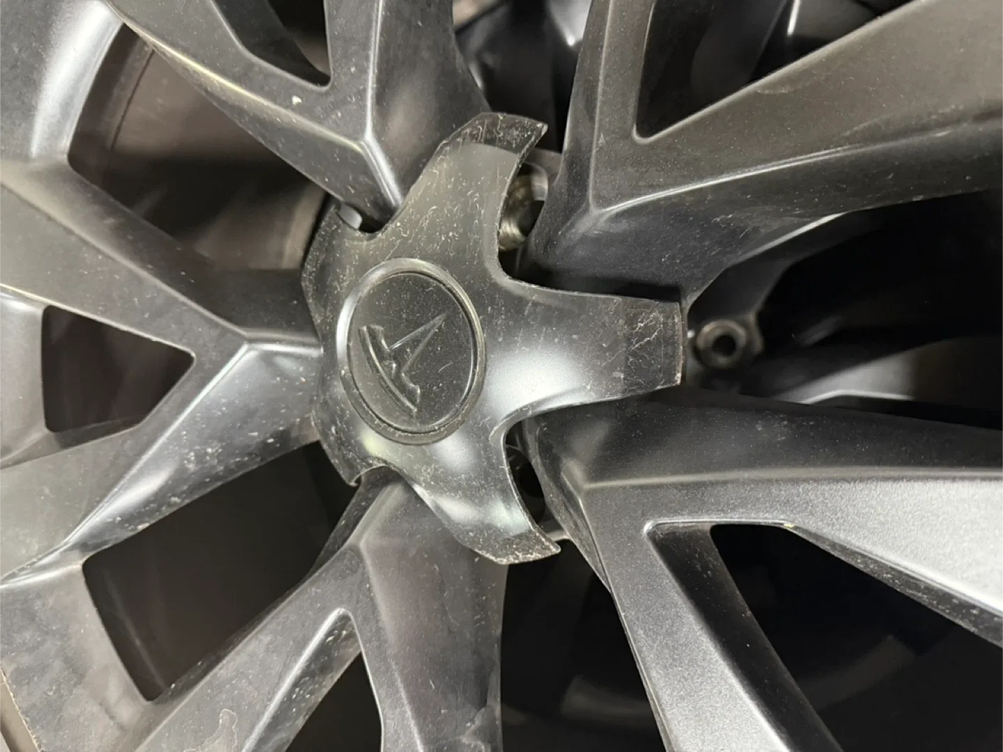 Tesla Wheel Rim with Tire image indicator(5)