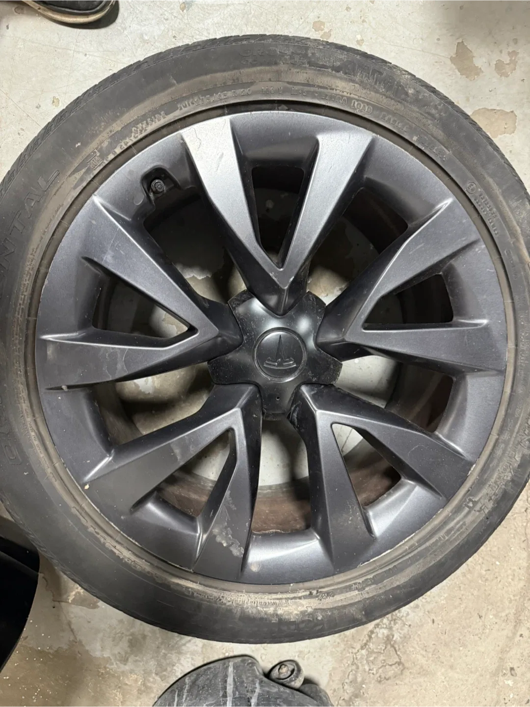 Tesla Wheel Rim with Tire image indicator(4)