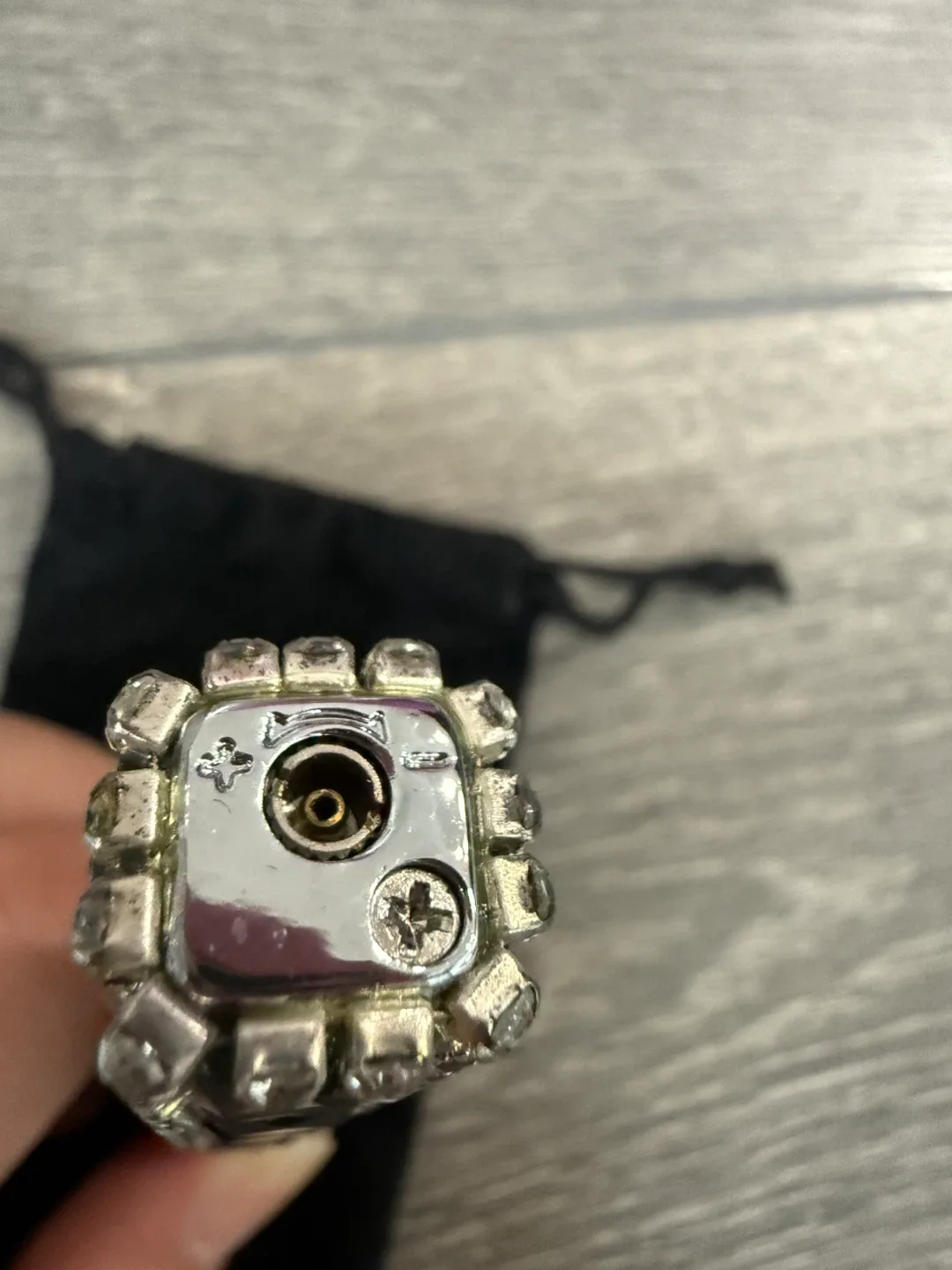 Rhinestone Rechargeable Lighter with Pouch image indicator(3)