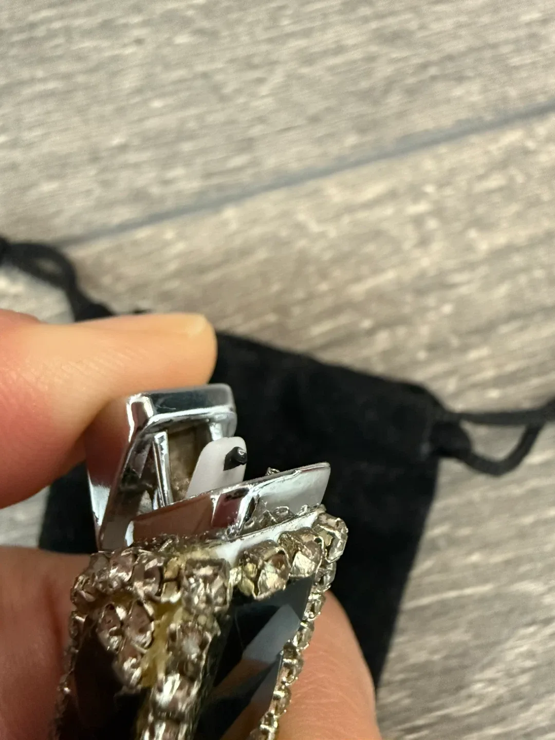 Rhinestone Rechargeable Lighter with Pouch image indicator(2)