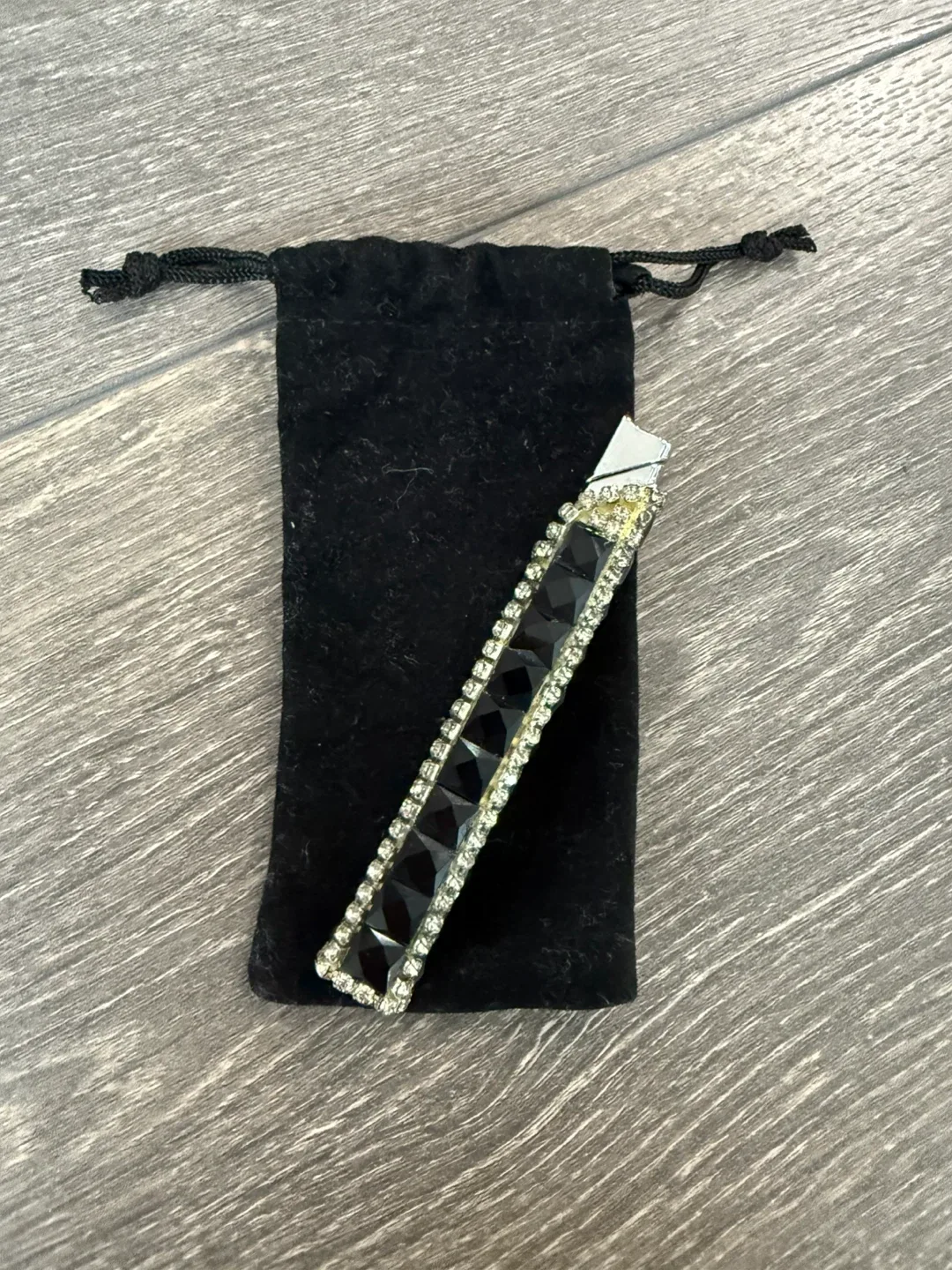 Rhinestone Rechargeable Lighter with Pouch image indicator(4)