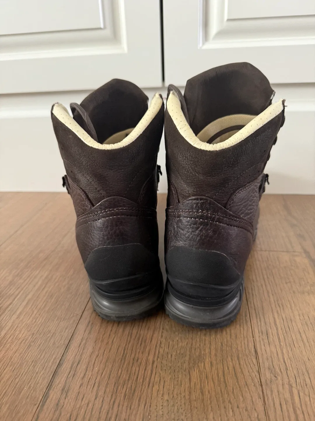 Men’s Hanwag yak leather Hiking Boots - size 11 image indicator(4)