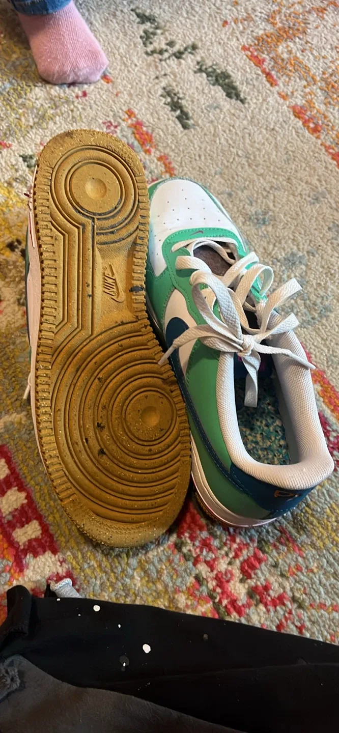 Nike Air Force 1 Green/White Size 7Y image indicator(3)