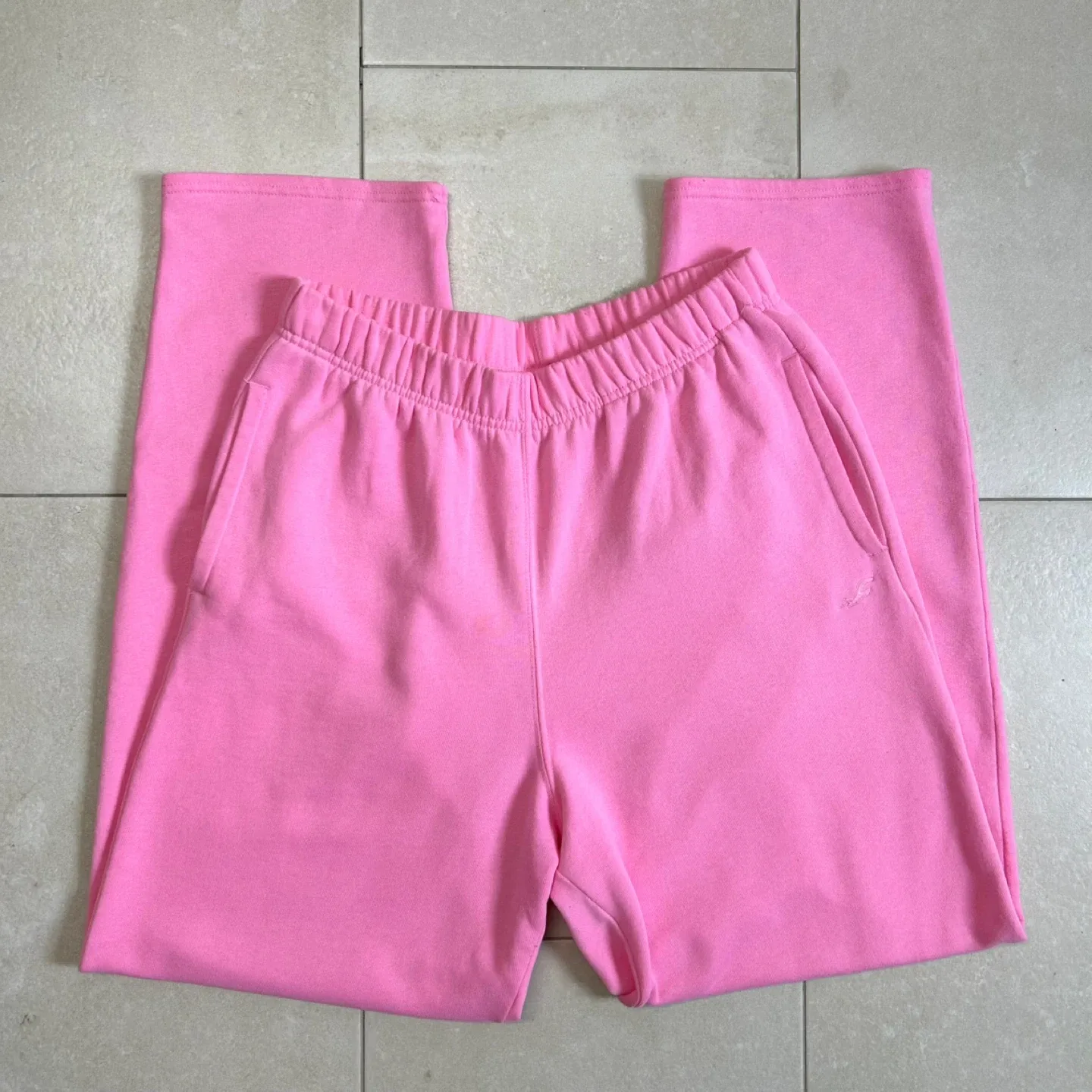 Hollister Ultra High-Rise Pink Sweatpants - Size M image indicator(2)