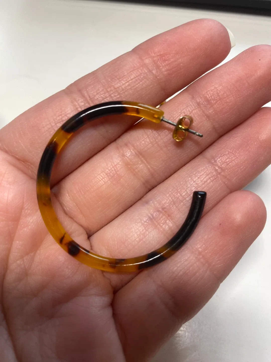 Tortoiseshell Hoop Earrings image indicator(2)