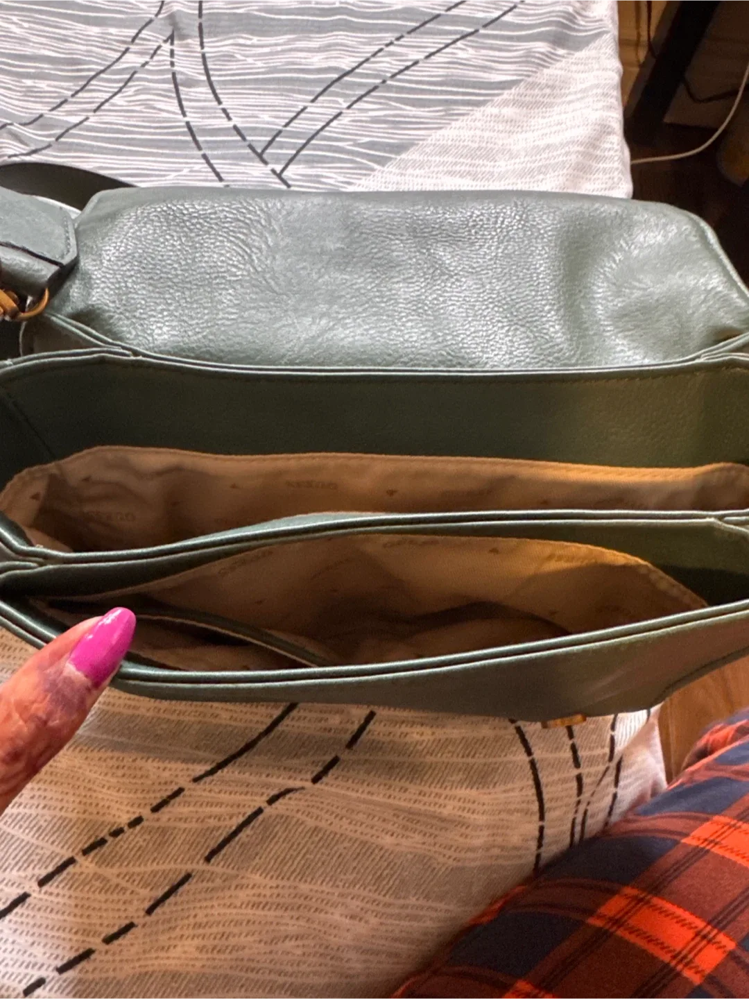 Guess Green Crossbody Bag image indicator(3)