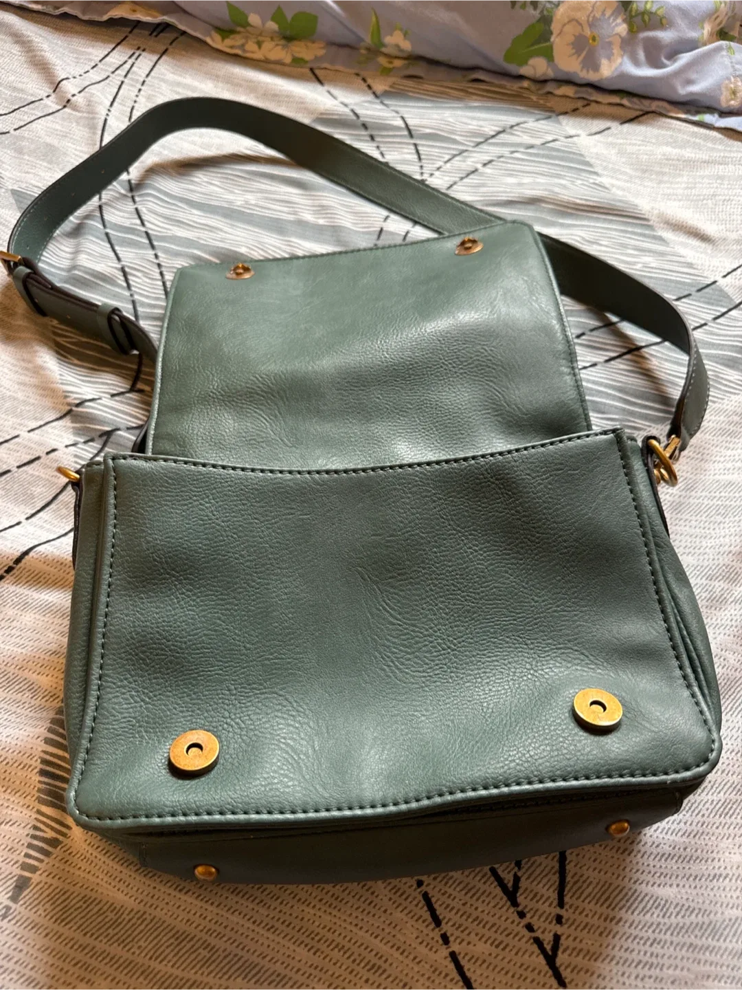 Guess Green Crossbody Bag image indicator(2)