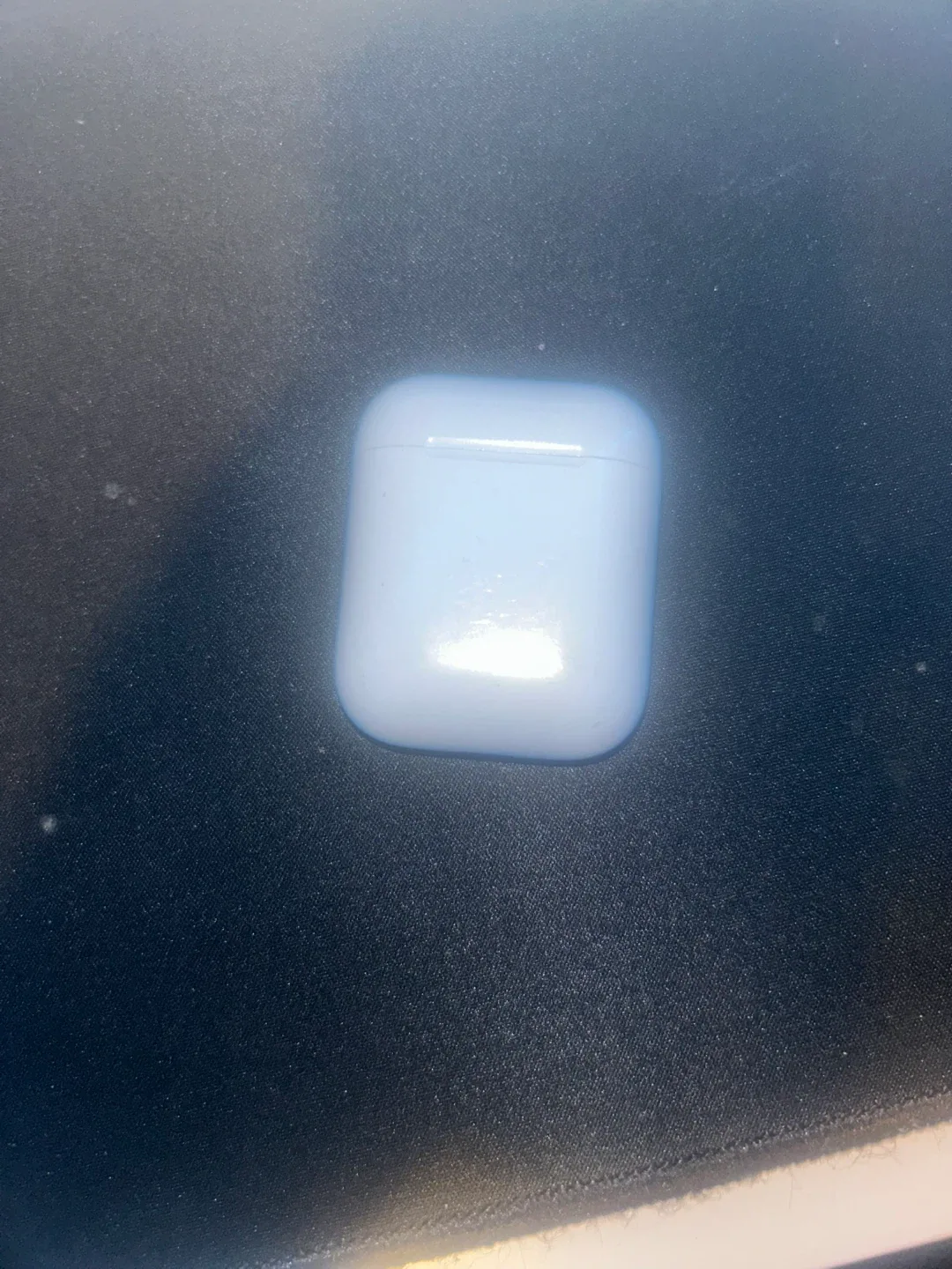 Apple AirPods 2nd Generation image indicator(2)