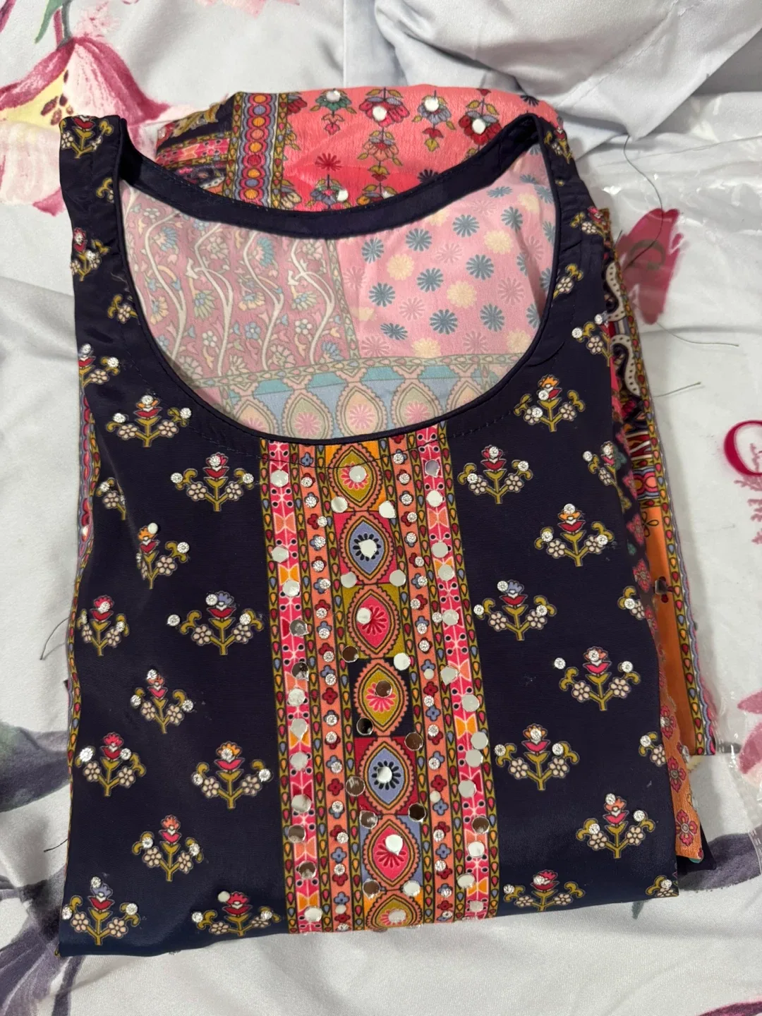 Women's Salwar Kameez Suit Set image indicator(2)