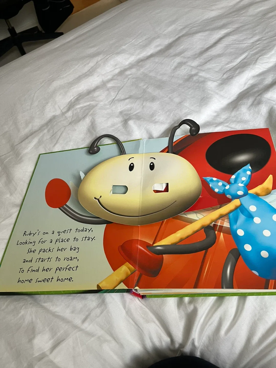 Home Sweet Home - A Busy BuzZ Pop-Up Book image indicator(2)