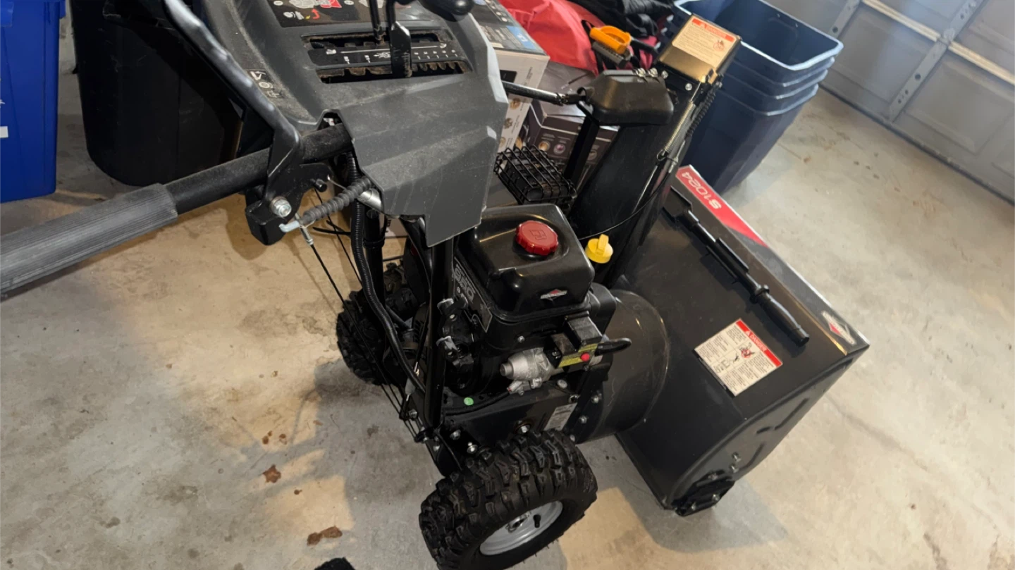 Briggs & Stratton S1024 Snowblower - photo 2