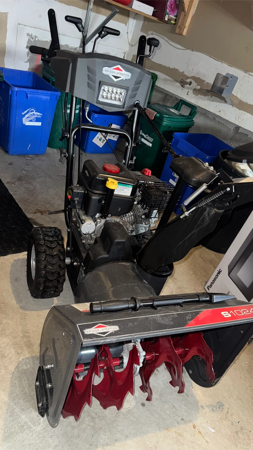 Briggs & Stratton S1024 Snowblower
