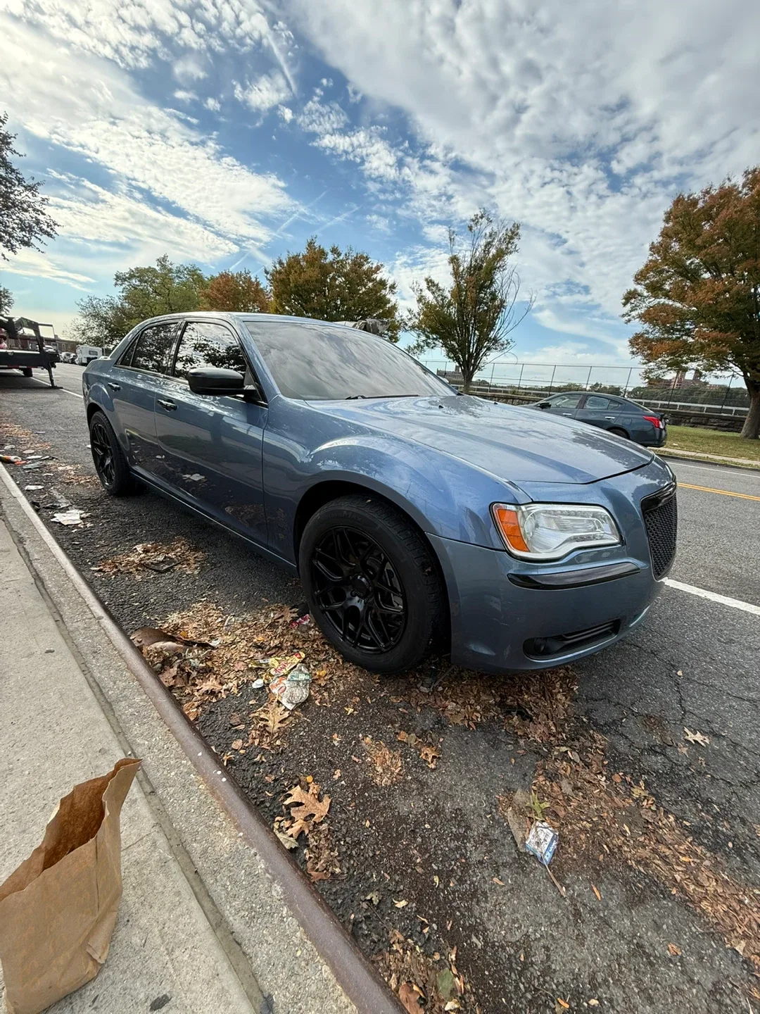 Chrysler 300c v8 hemi awd Sedan - Blue image indicator(6)