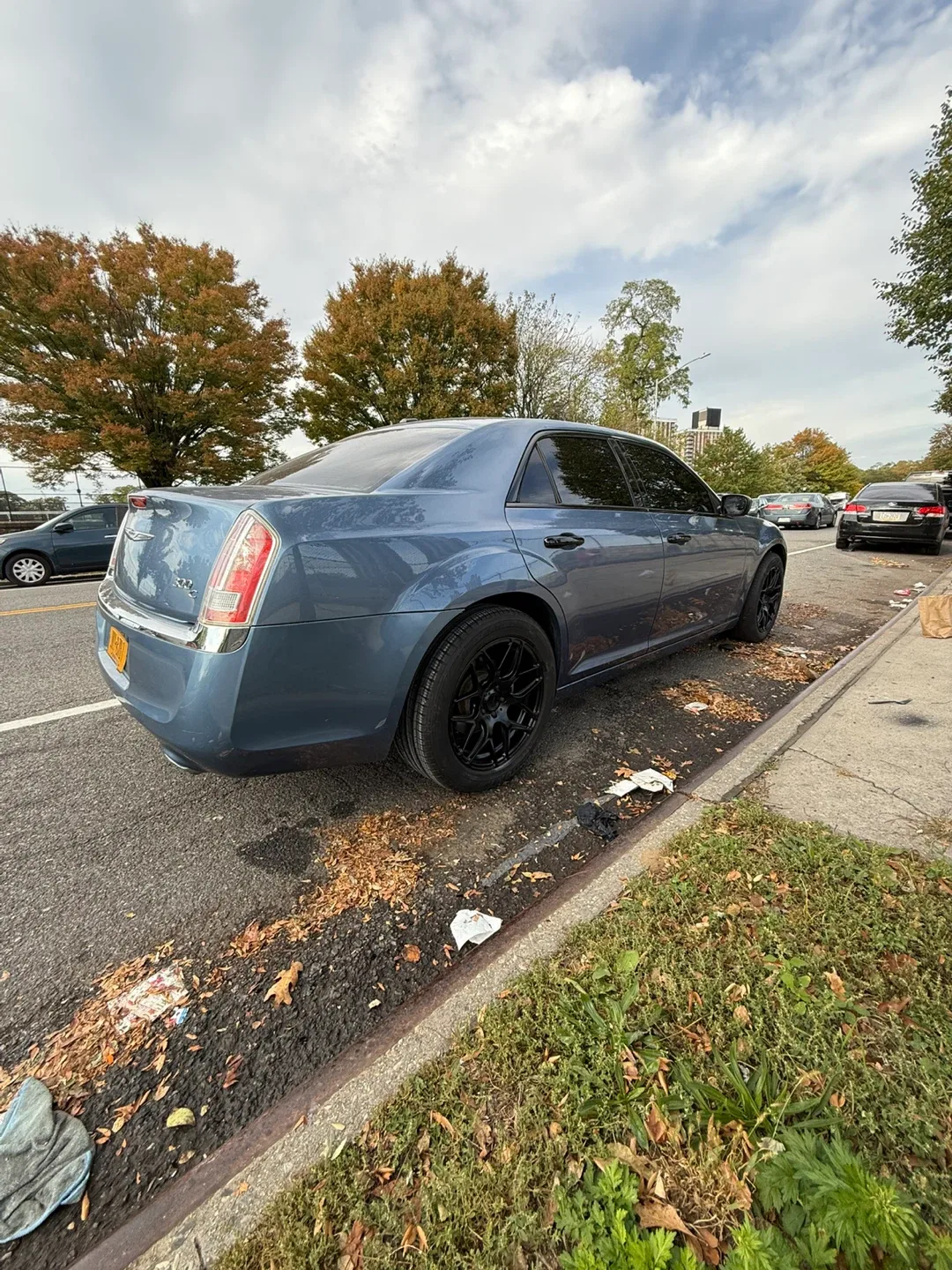 Chrysler 300c v8 hemi awd Sedan - Blue image indicator(7)