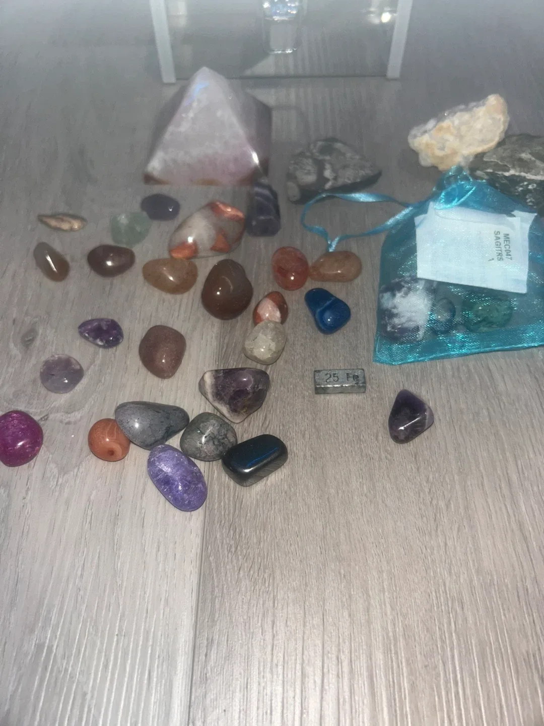 Assorted Gemstones & Crystals image indicator(2)