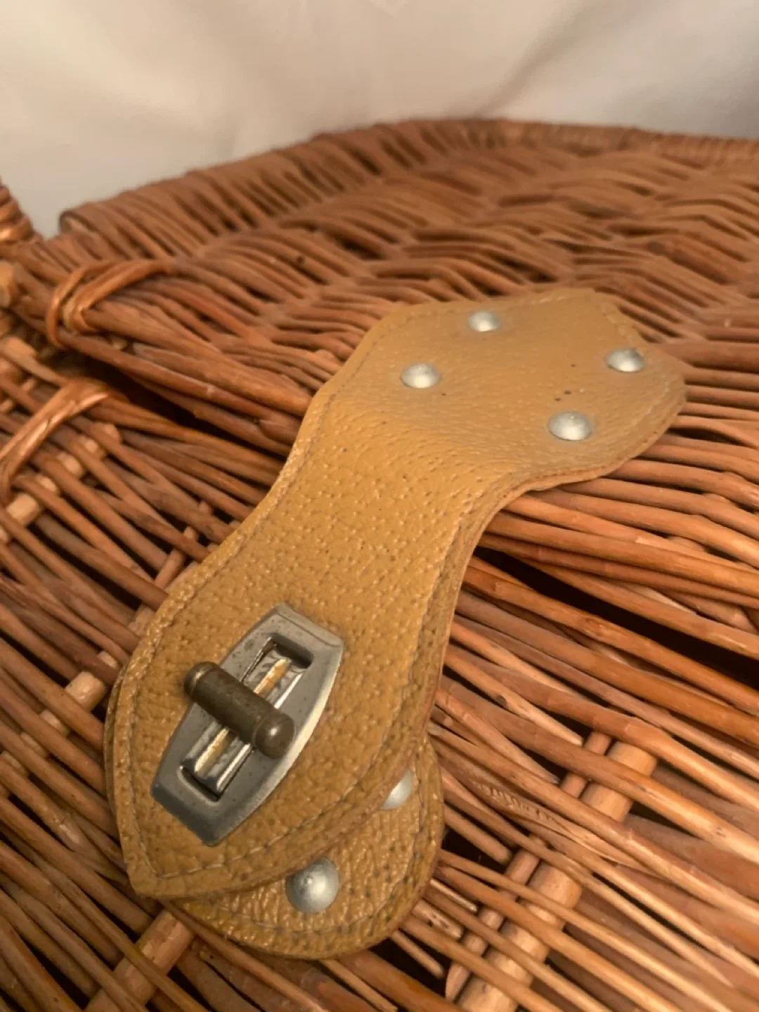 Vintage Wicker Picnic Basket image indicator(2)