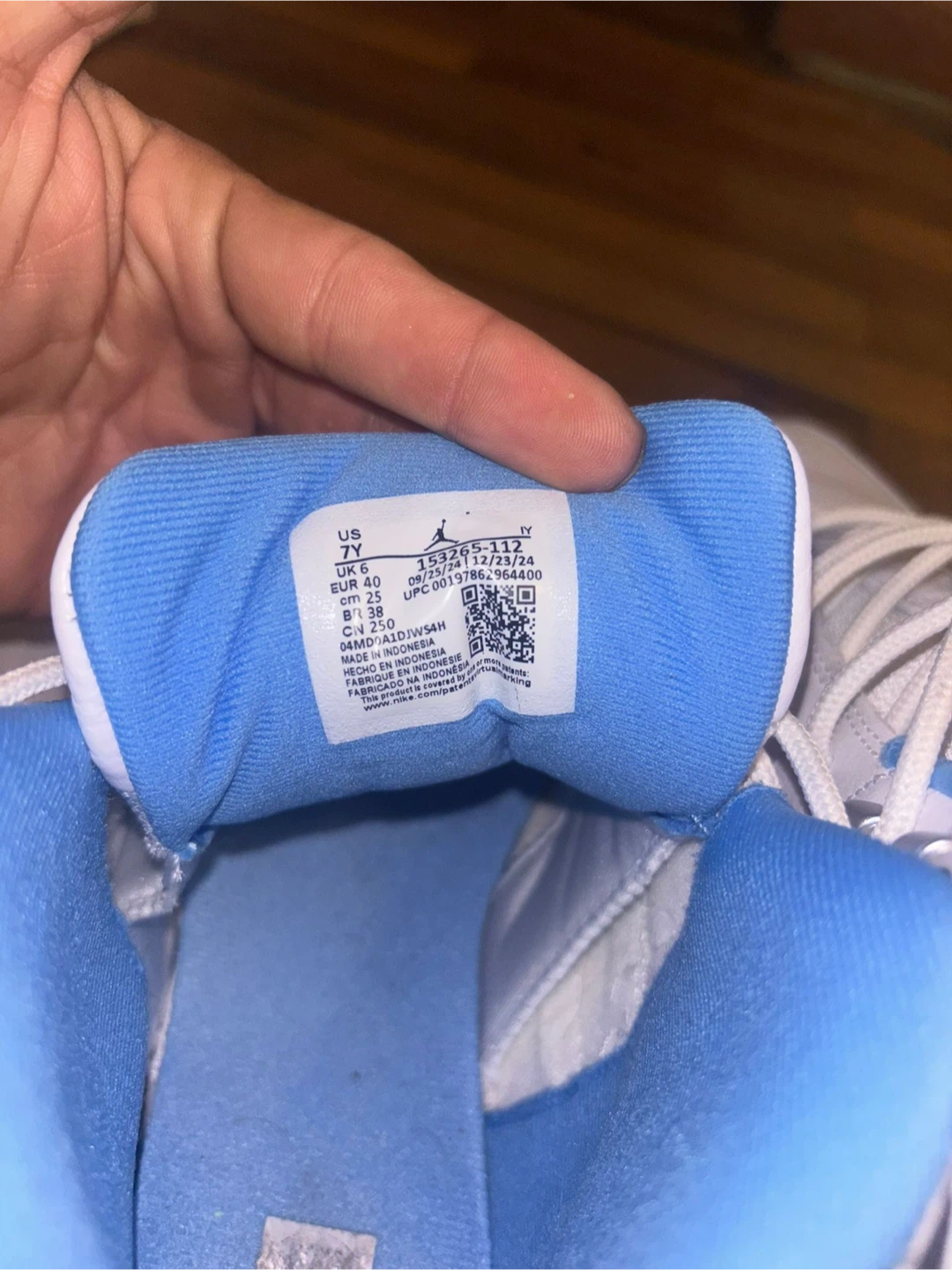 Jordan 12 Retro University Blue Size 7Y - photo 4