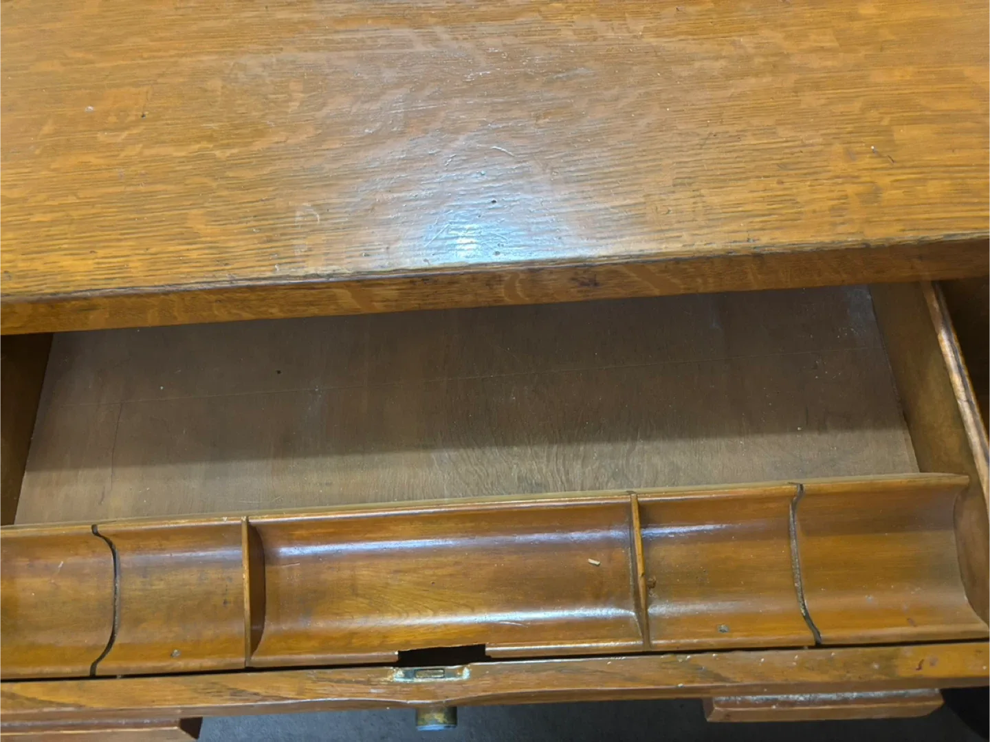 Vintage Wooden Desk image indicator(10)