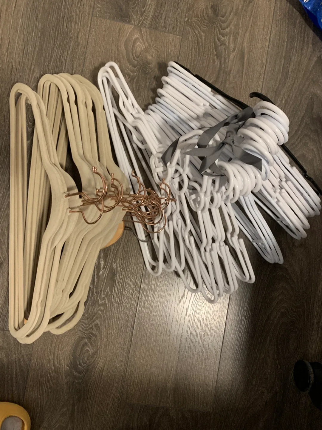 40 Clothes Hangers - White & Beige thumbnail