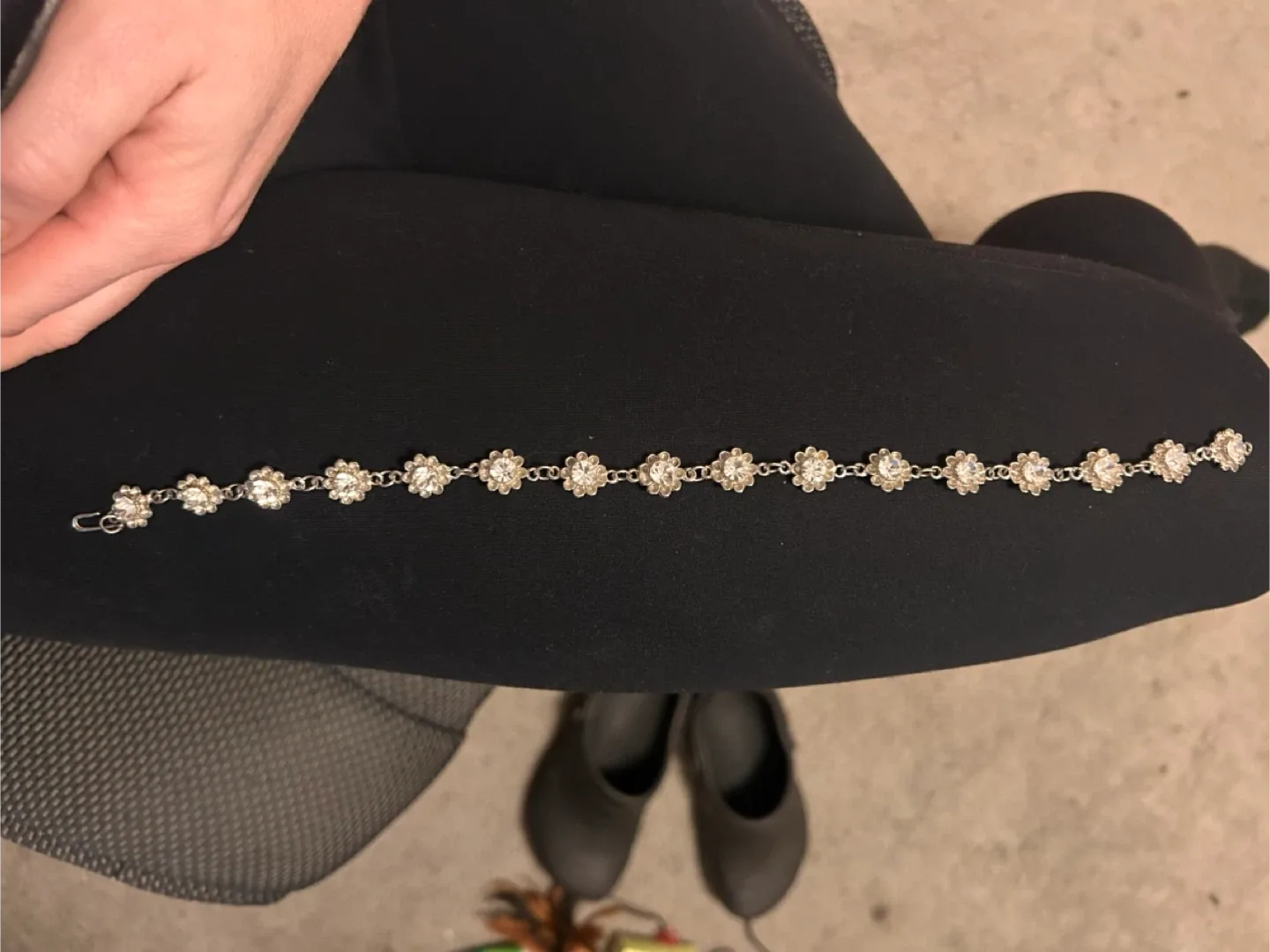 Handmade Floral Rhinestone Anklet – Adjustable Silver Tone Chain image indicator(3)