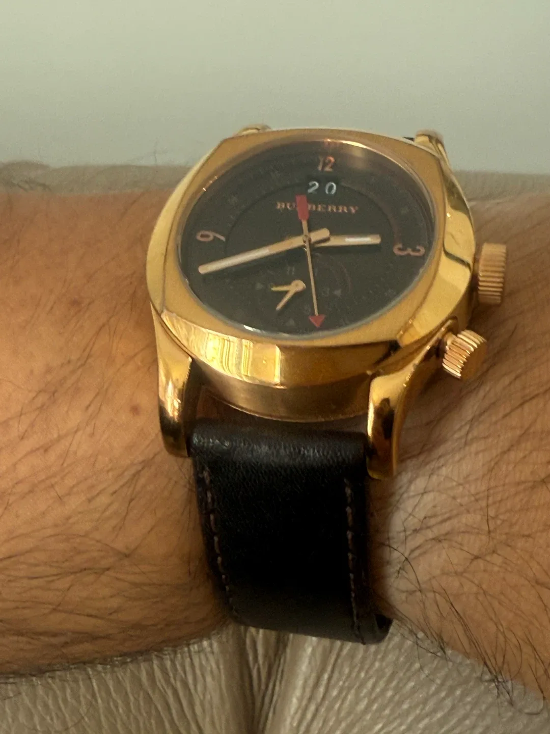 Burberry Gold Watch image indicator(3)