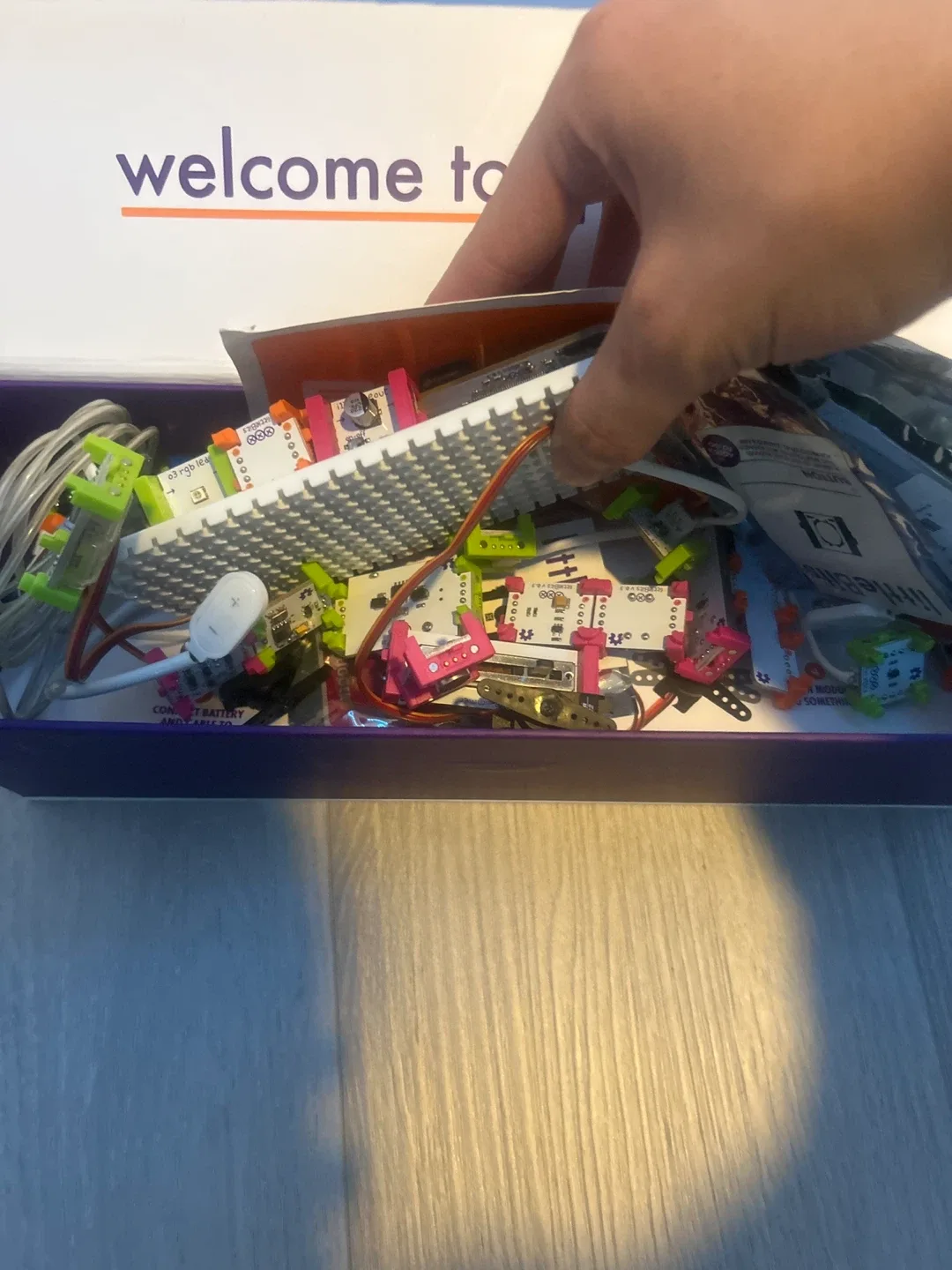 🥕littleBits Deluxe Kit - Electronic Building Blocks image indicator(3)