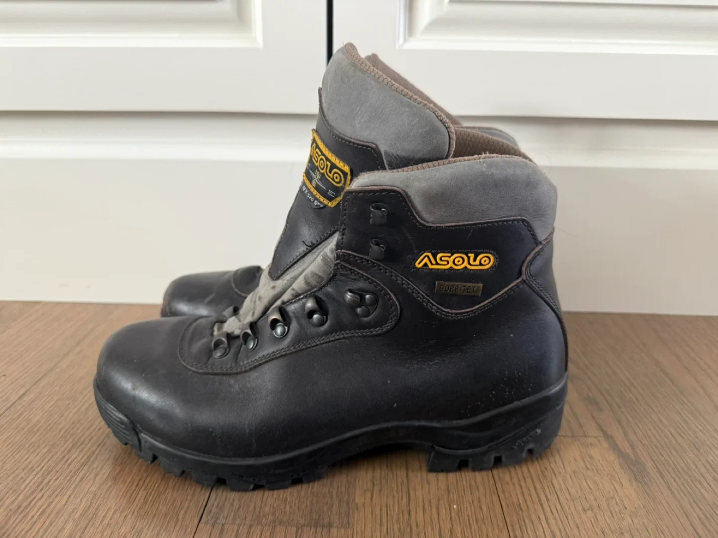 Asolo Gore-Tex Hiking Boots - size 11 image indicator(3)