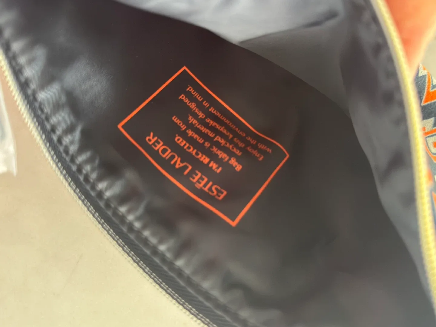 Estee Lauder Makeup Bag - New image indicator(3)