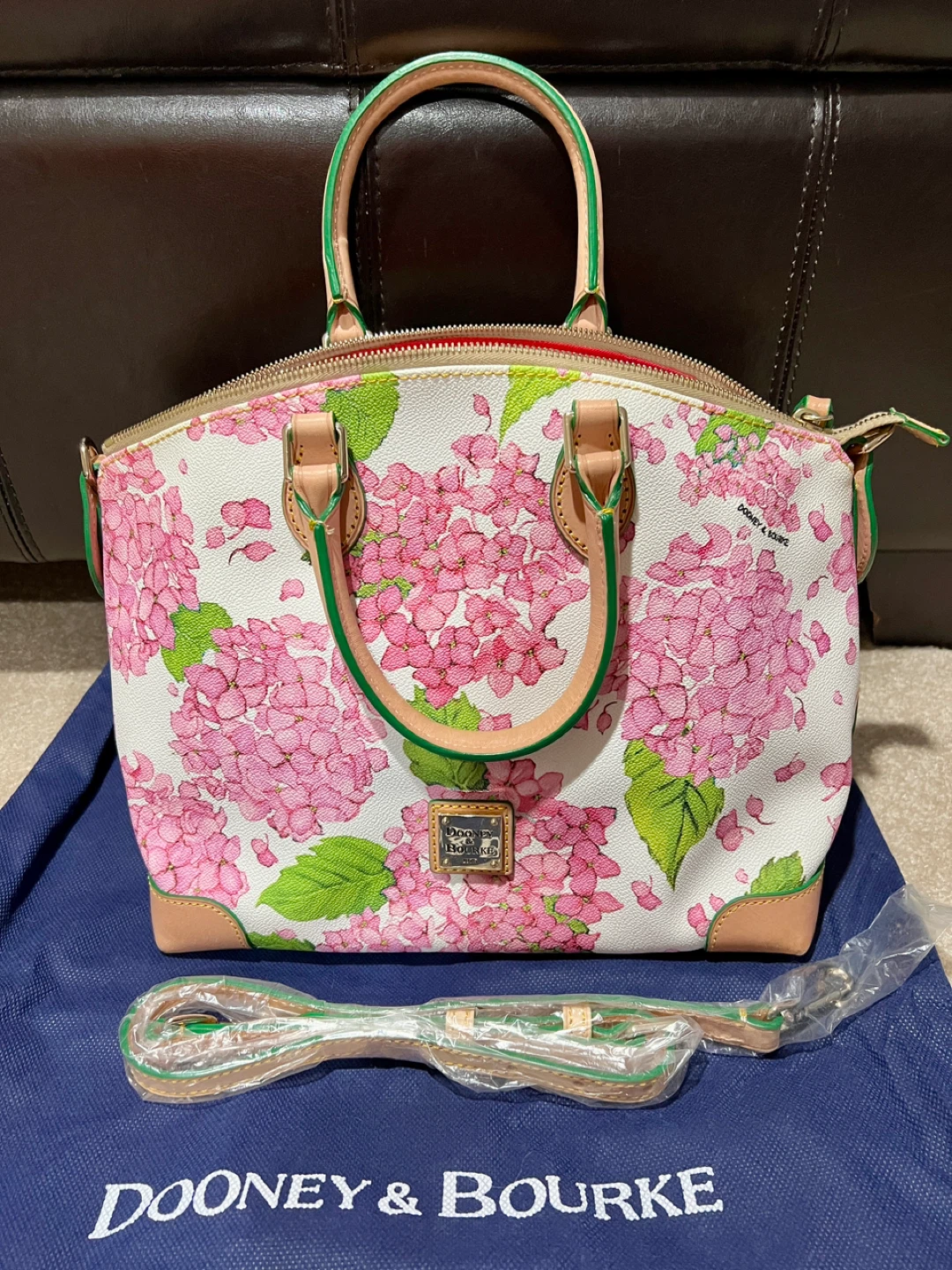 Dooney & Bourke satchel - Like New!
