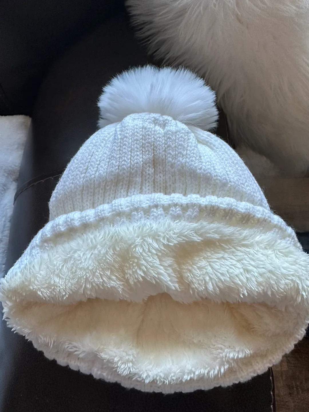 White Beanie with Pom Pom image indicator(2)