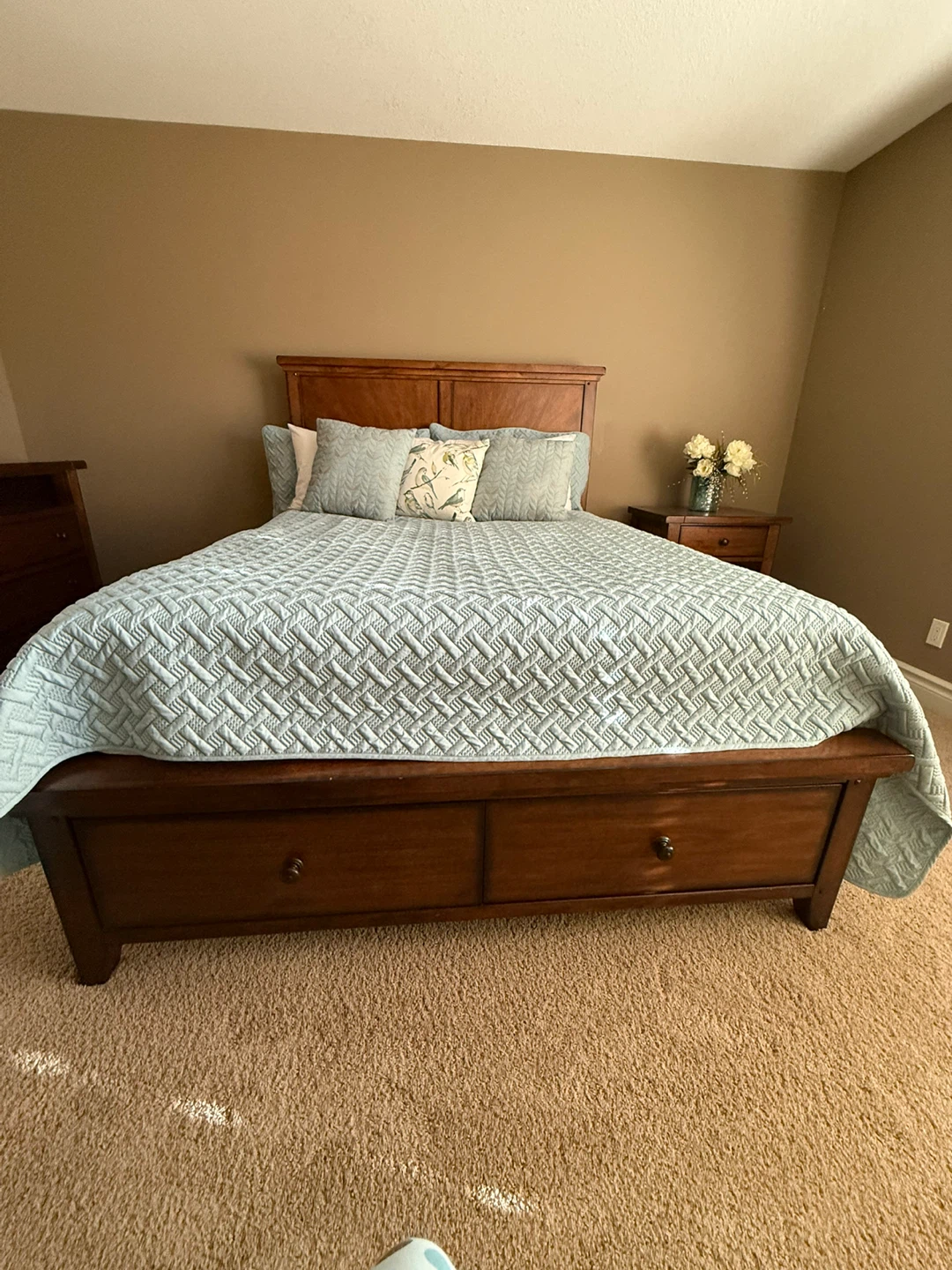 Queen Bedroom  Set - Bed Frame, Nightstand, Dresser - photo 2