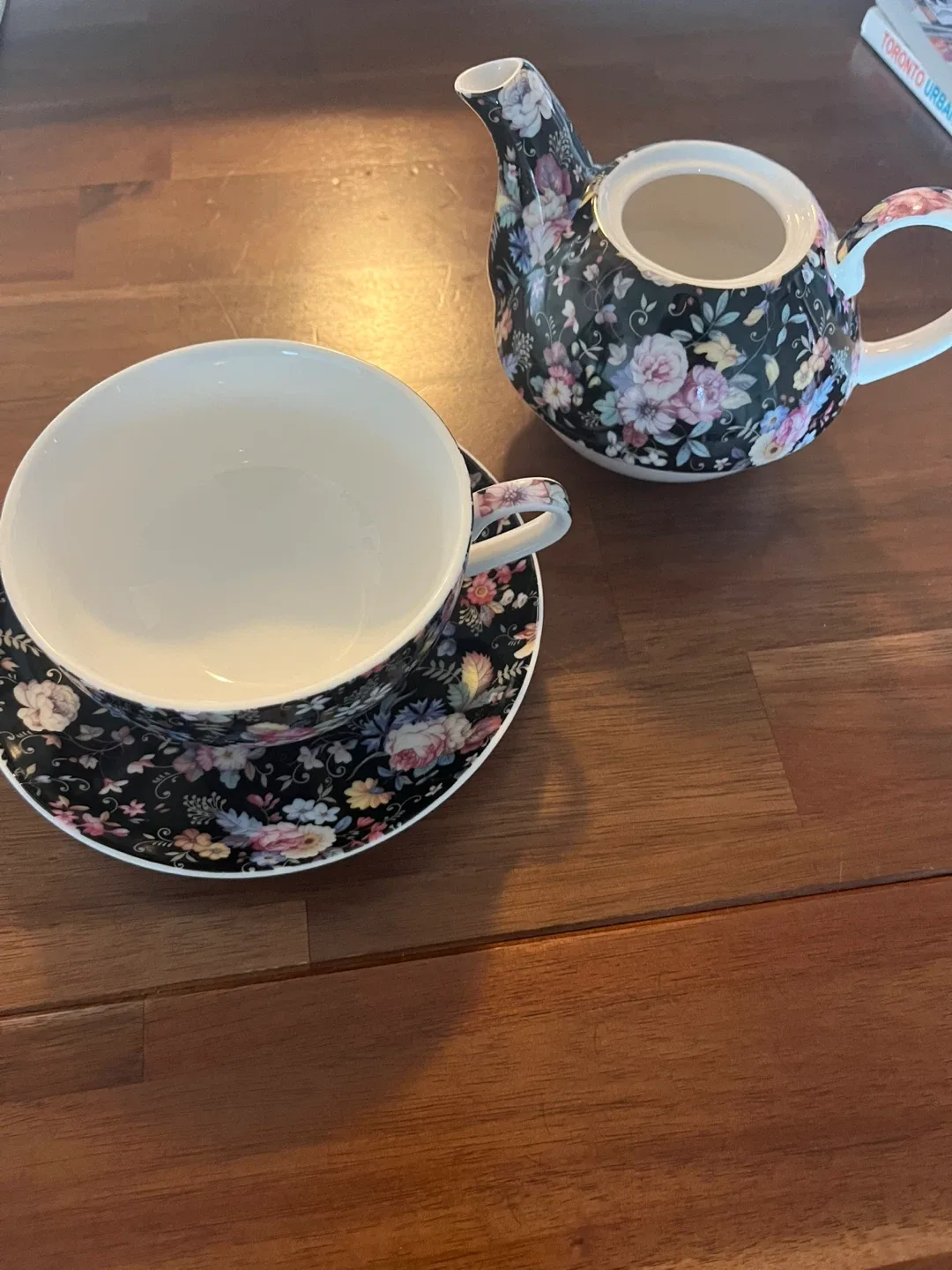 Floral Tea Set for one - Teapot, Cup and Saucer image indicator(2)