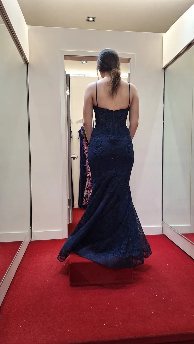 Navy Lace Mermaid Gown – Elegant & Timeless image indicator(2)
