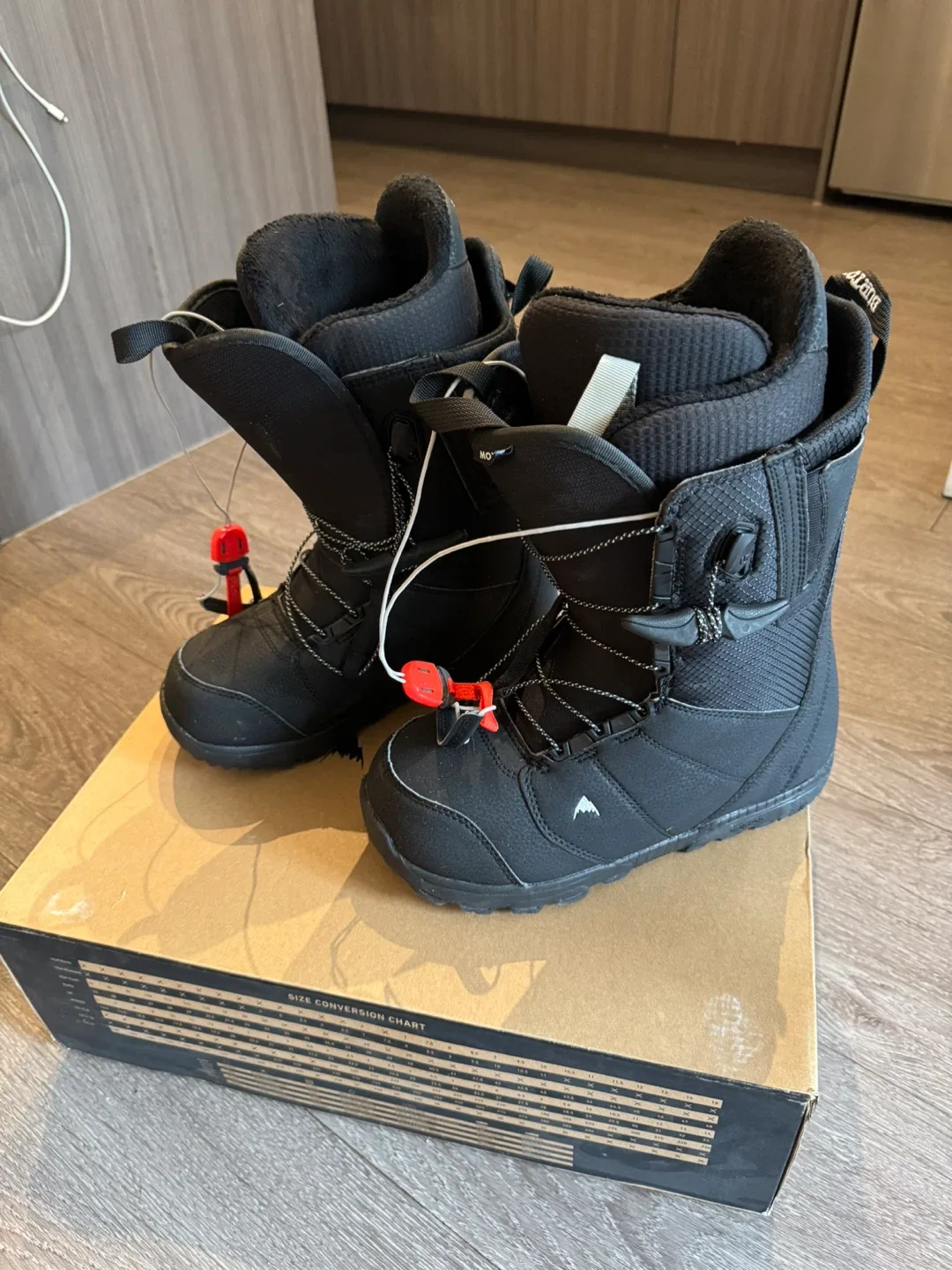 Burton Moto Snowboard Boots for Men- size 9 image indicator(5)