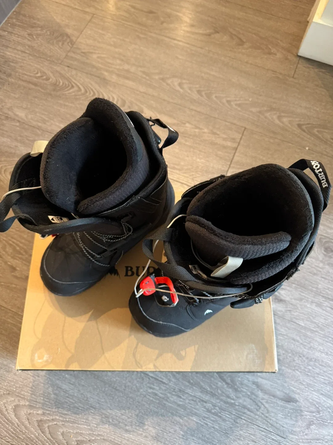 Burton Moto Snowboard Boots for Men- size 9 image indicator(4)
