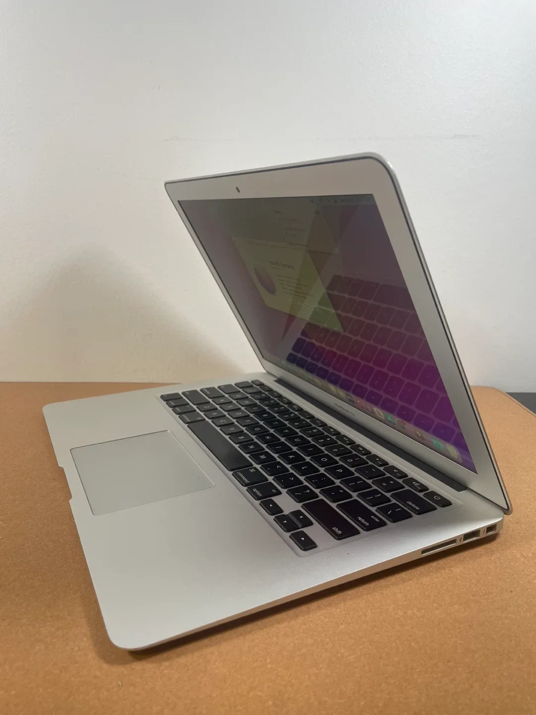 13” MacBook Air (2015) with MagSafe 2 Charger image indicator(3)