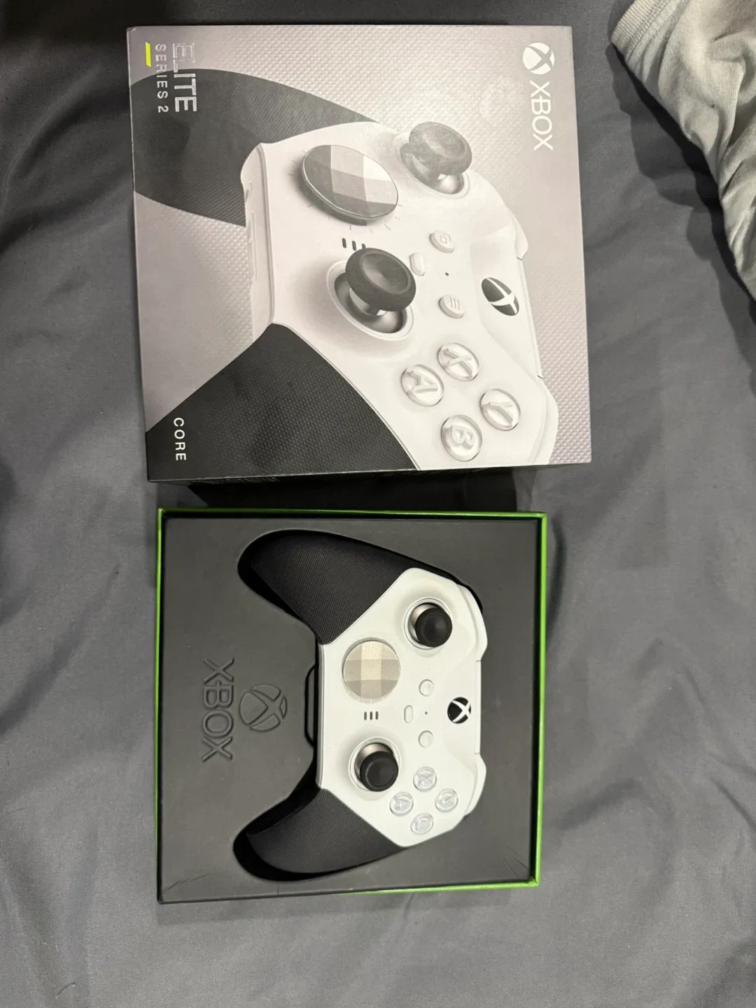 Xbox Elite Series 2 Core Controller - White image indicator(4)