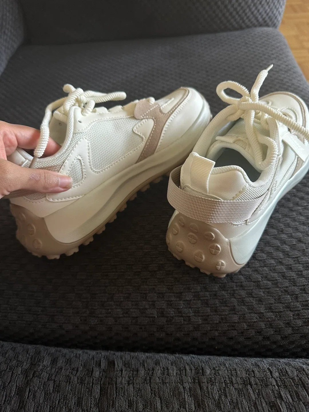 Women Shoes White and Biege thumbnail