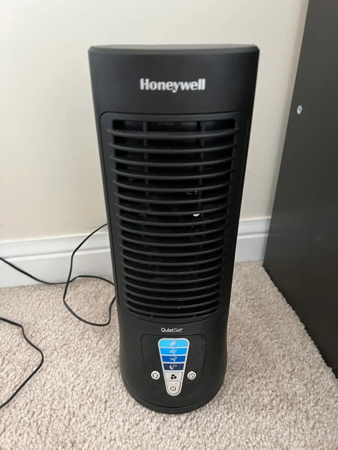 2 table fans - Honeywell QuietSet Tower Fan + Turbo Force Fan image indicator(4)