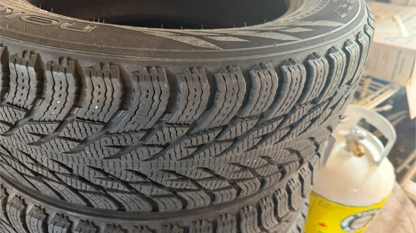 Nokian Hakkapeliitta R17 Winter Tires - 215/65R17 - photo 2
