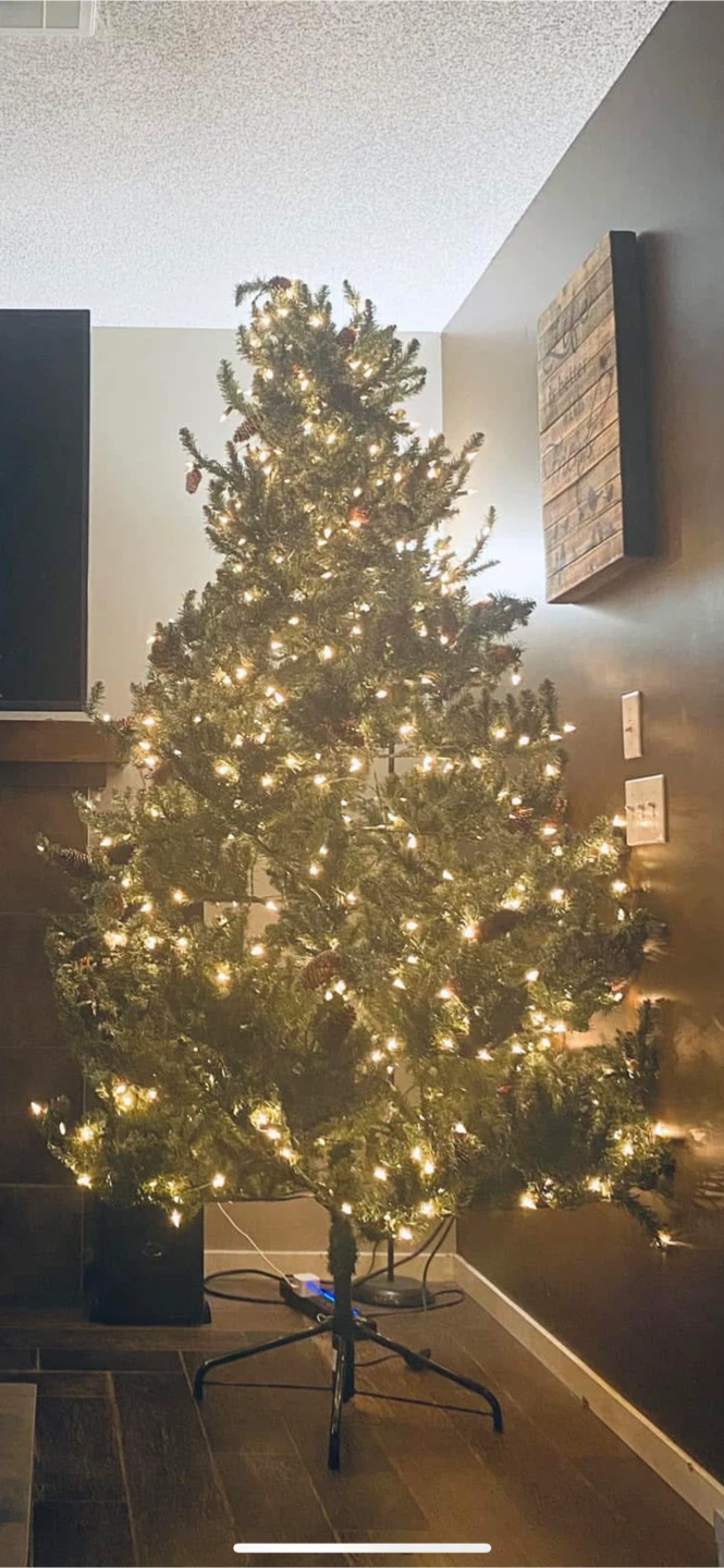 Pre-lit Artificial Christmas Tree