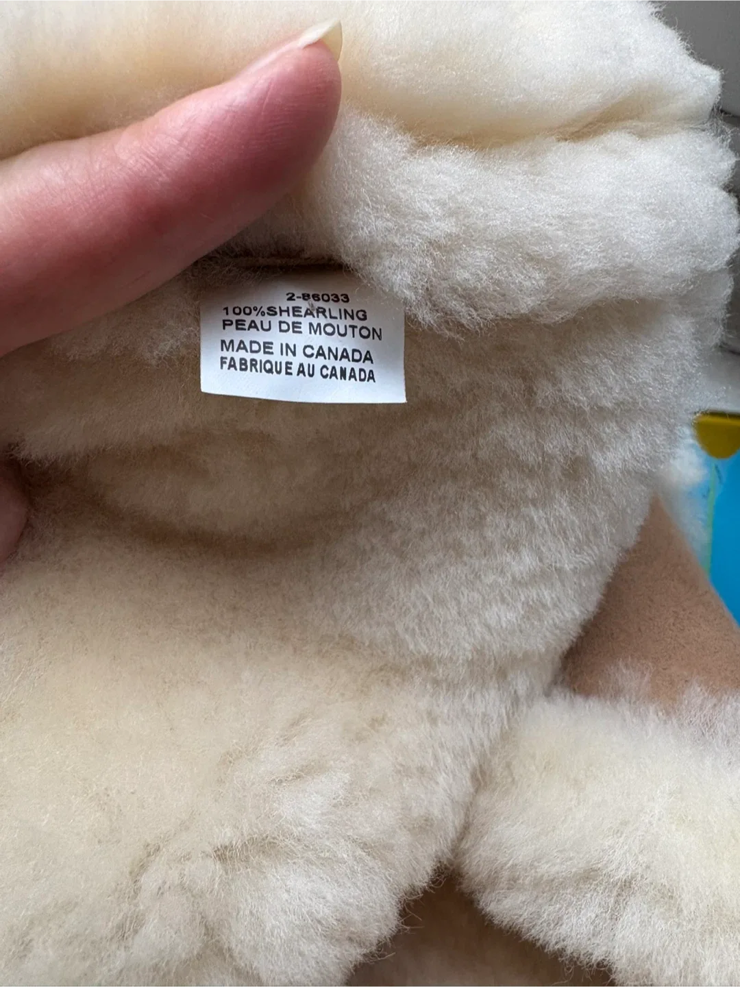 Hudson’s Bay 100% Shearling Scarf image indicator(3)