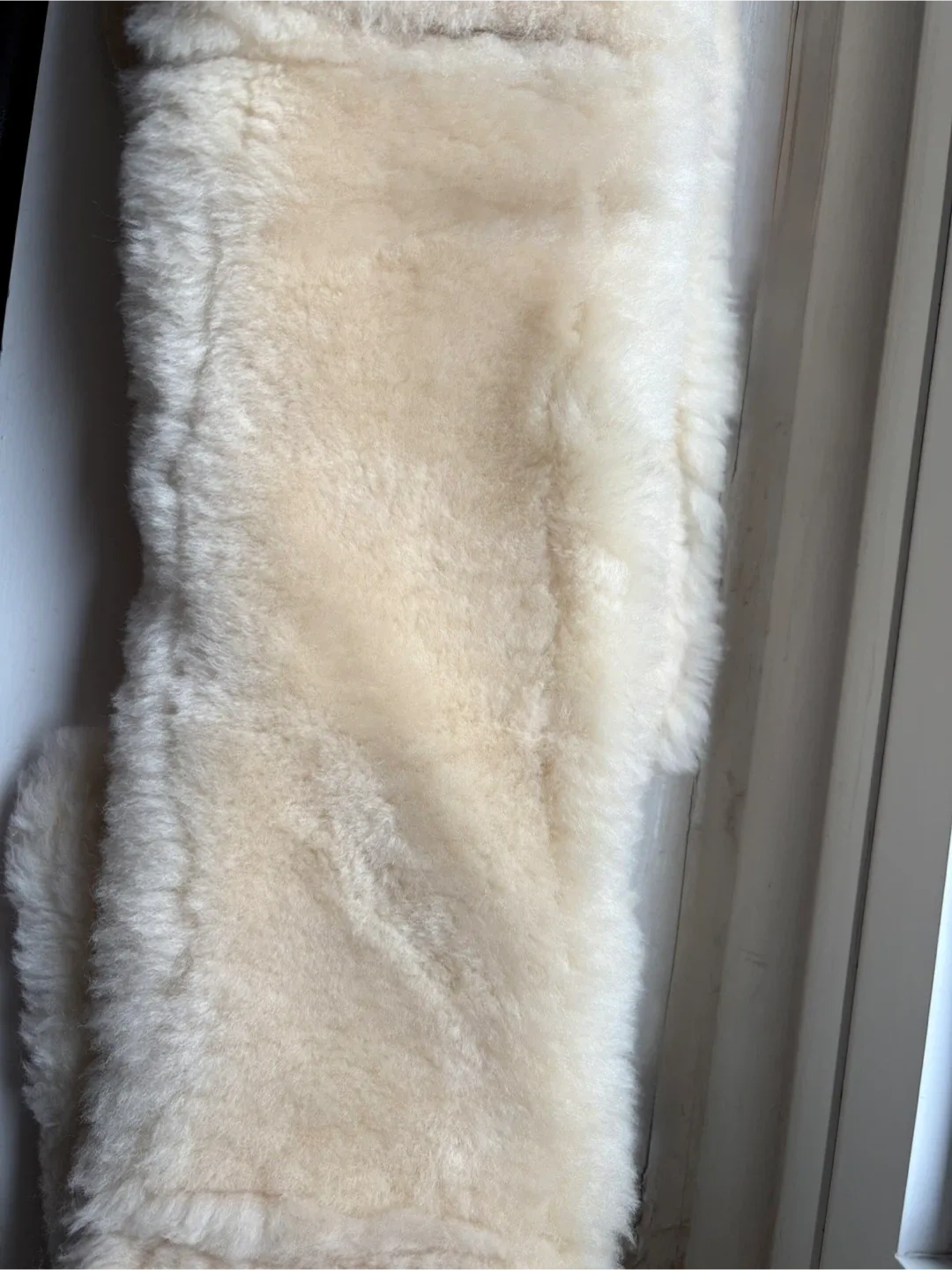 Hudson’s Bay 100% Shearling Scarf image indicator(5)