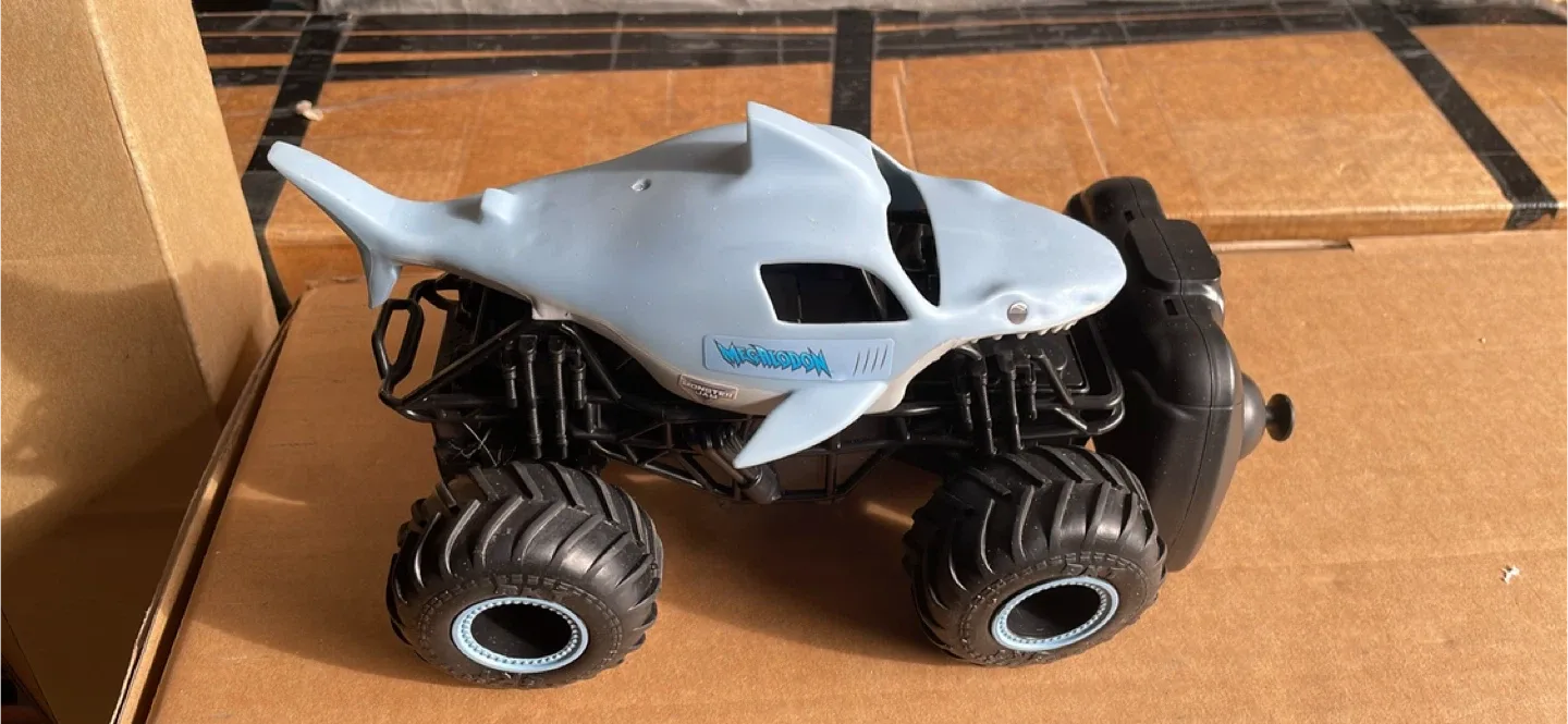 Monster Jam Megalodon STORM RC image indicator(2)