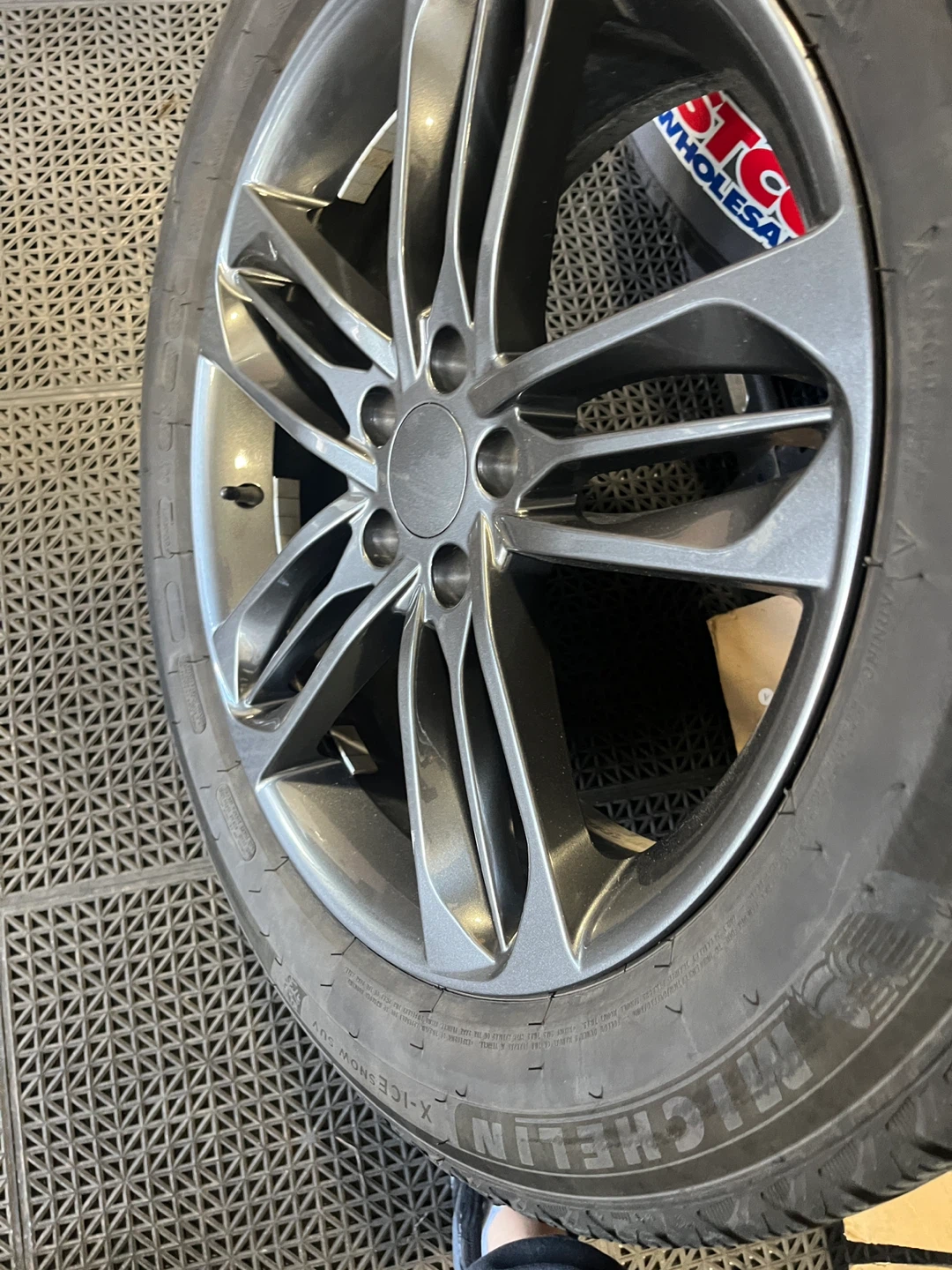 Michelin X-Ice Snow 235/55R 19 winter tire Set - photo 3
