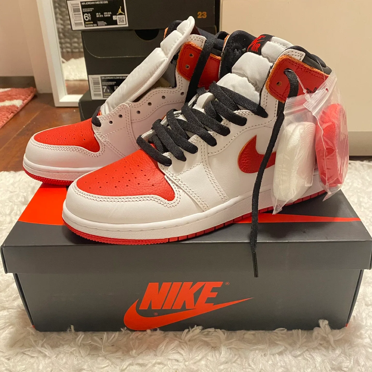 New Nike Air Jordan 1 Retro mid OG Shoes image indicator(2)